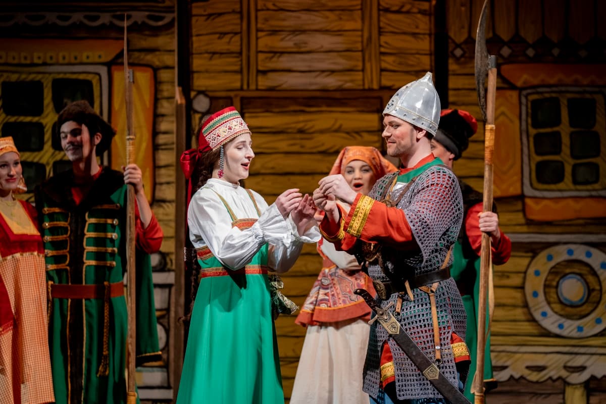 Про Ивана-молодца и подарки из ларца (Театр оперы и балета)