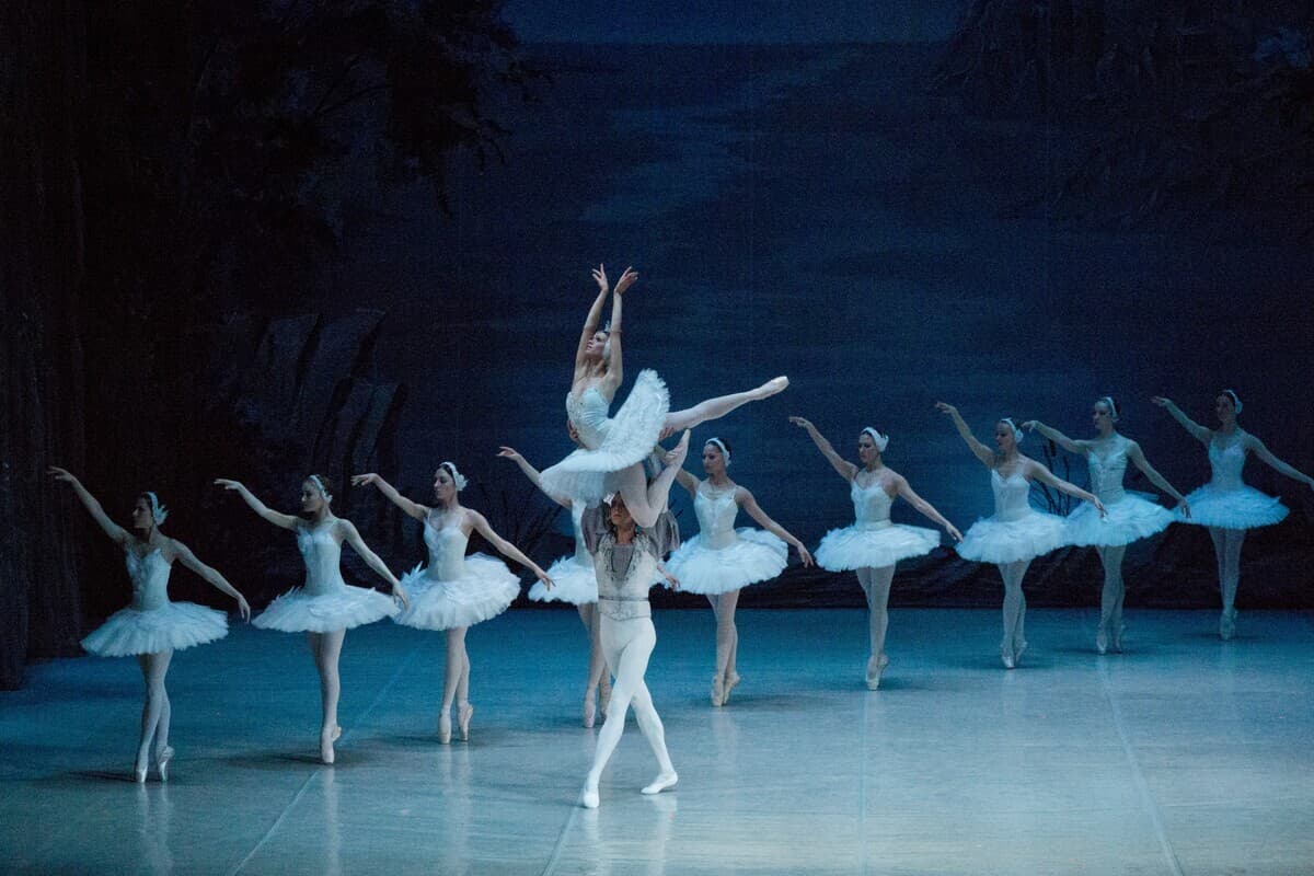 Лебединое озеро (Конгресс-холл «Торатау»)