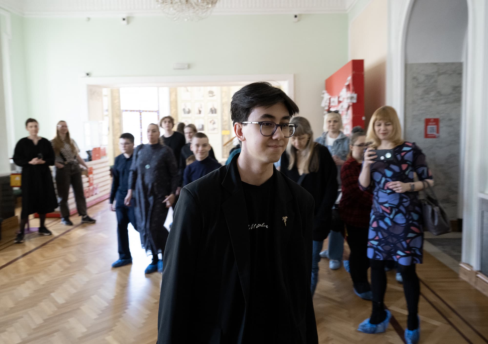 По театру при свечах (Молодёжный театр)