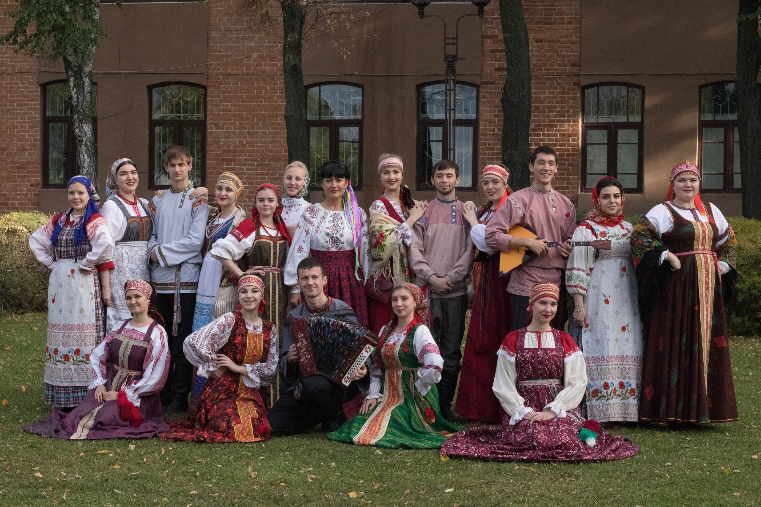 Ансамбль «ЯромилЪ». И песни тоже воевали (Дворец культуры «Нефтяник»)