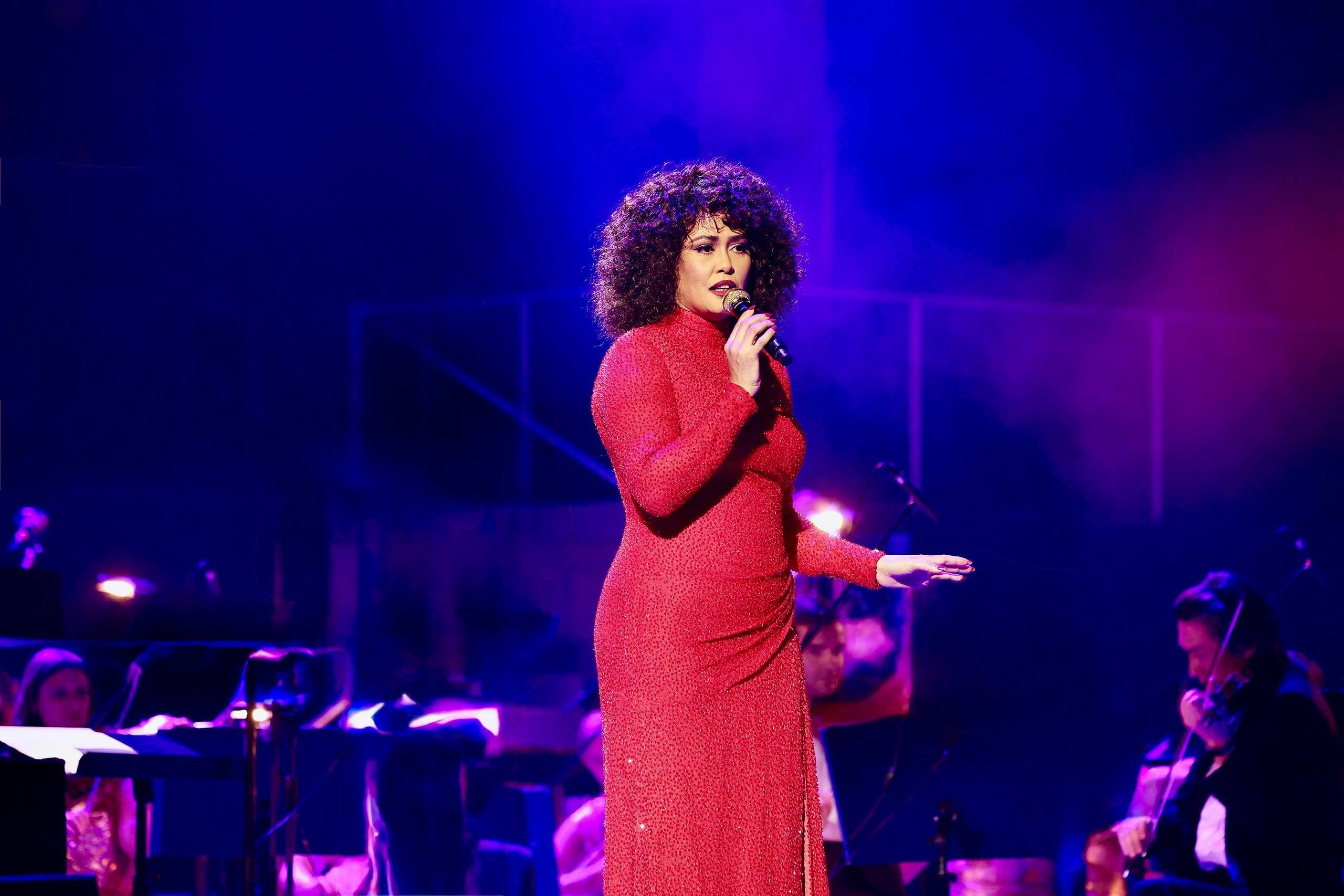 Уитни Хьюстон шоу (Дом музыки)