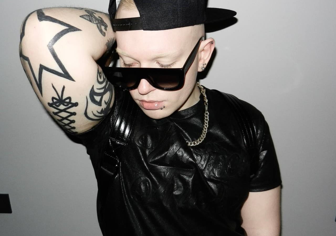 Huzzy B (Пепелац)
