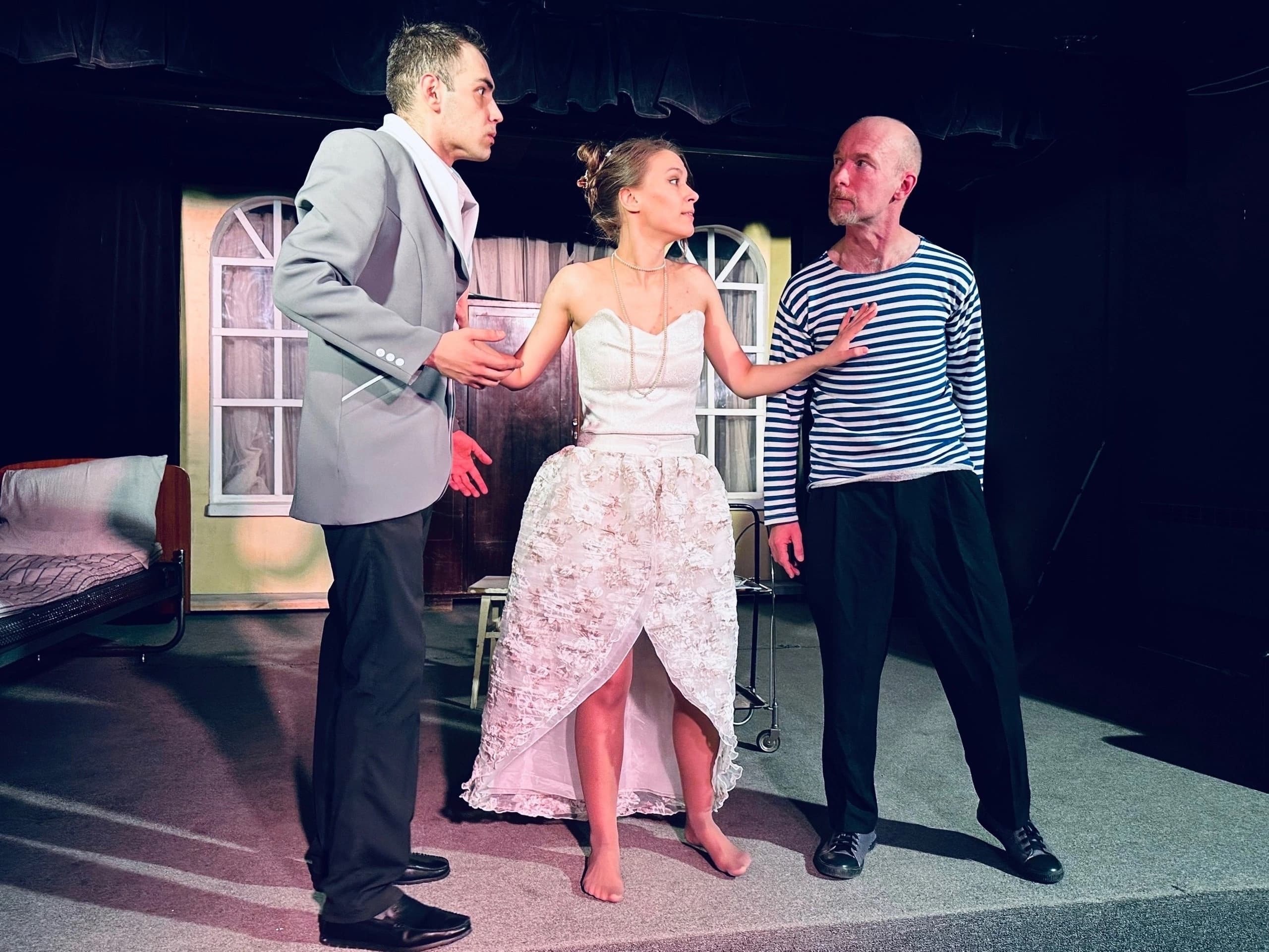 Брачная ночь втроём (Театрон)