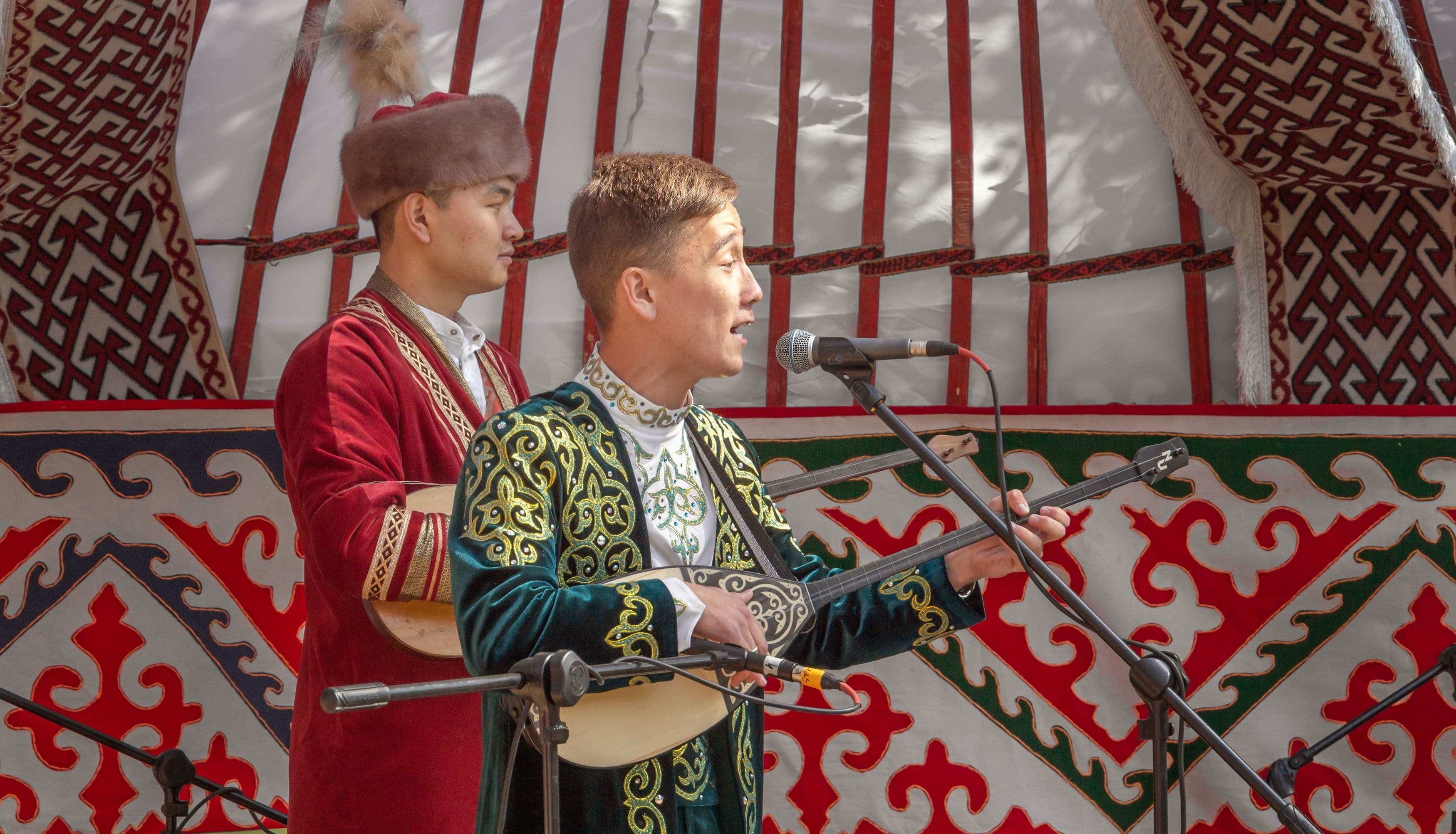 Әсерлі ән сал, Домбыра (Филармония им. Рахмадиева)