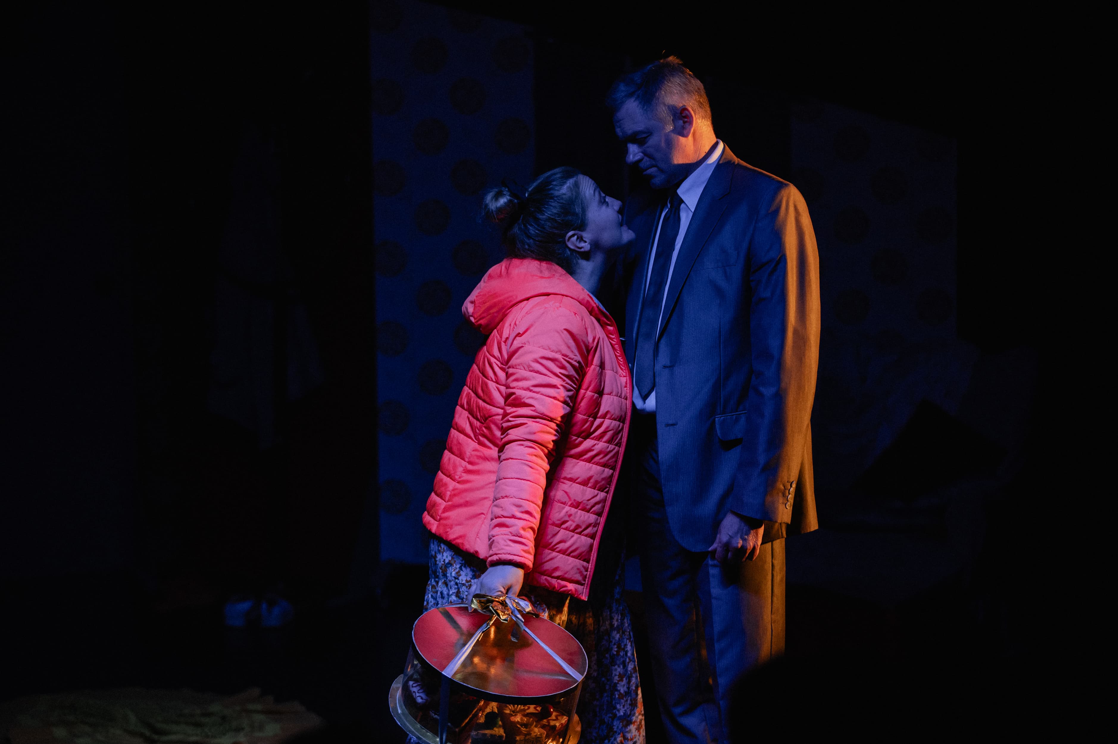 Хурма немного вяжет (Человек в кубе)