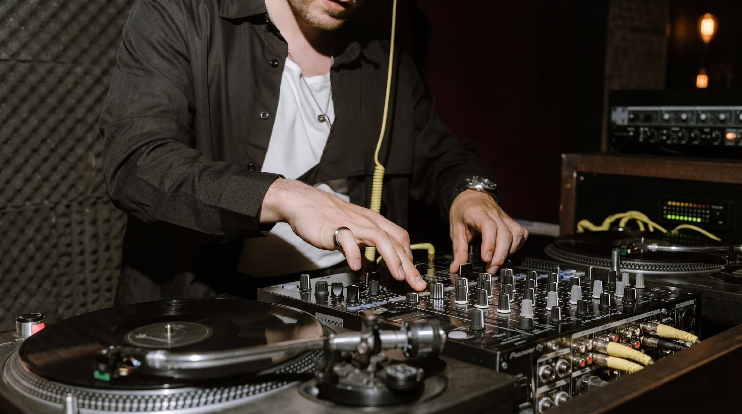 Vinyl & Talks (Кабаре Шум)