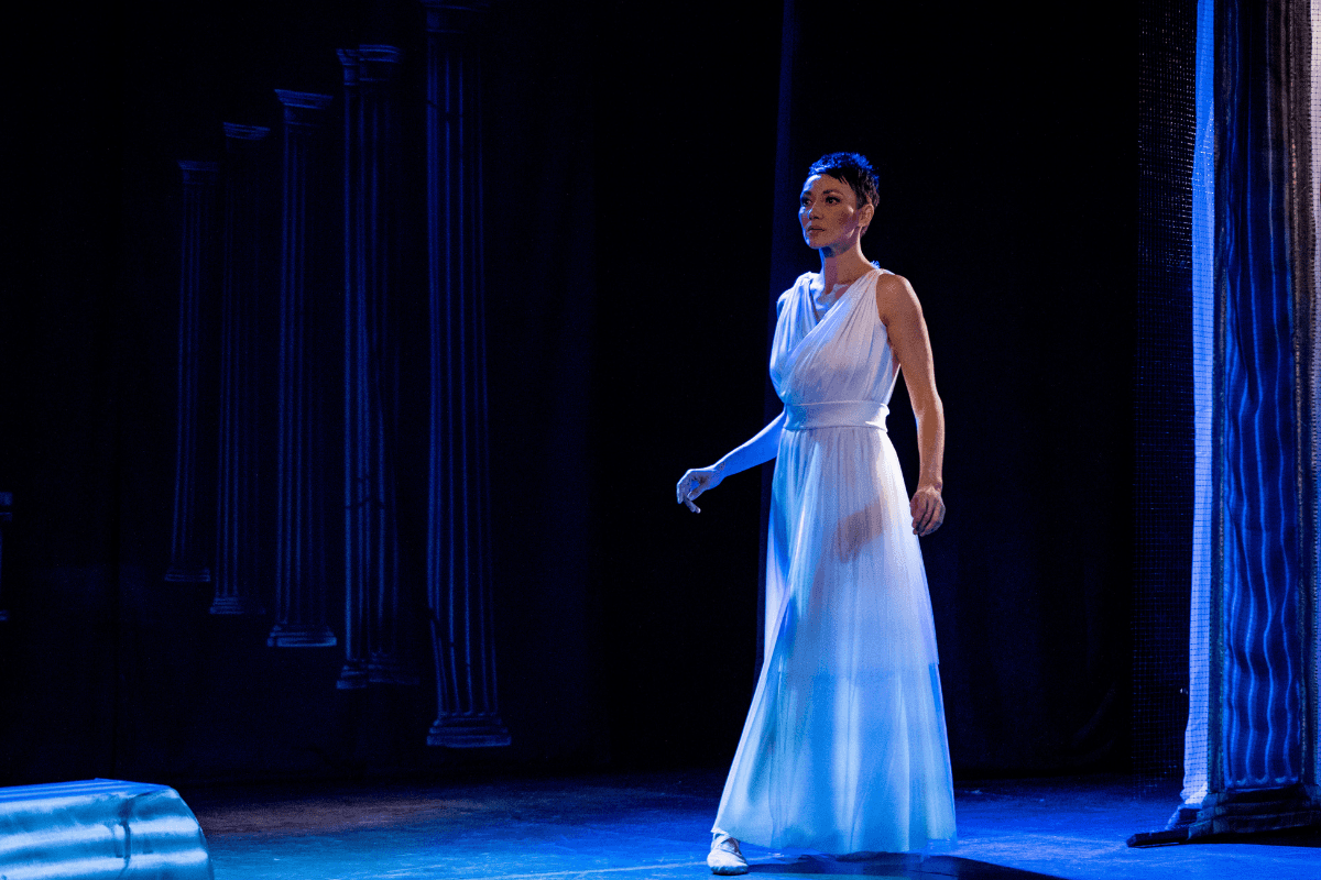 Айседора (Арт-кафе «Бродячая собака»)