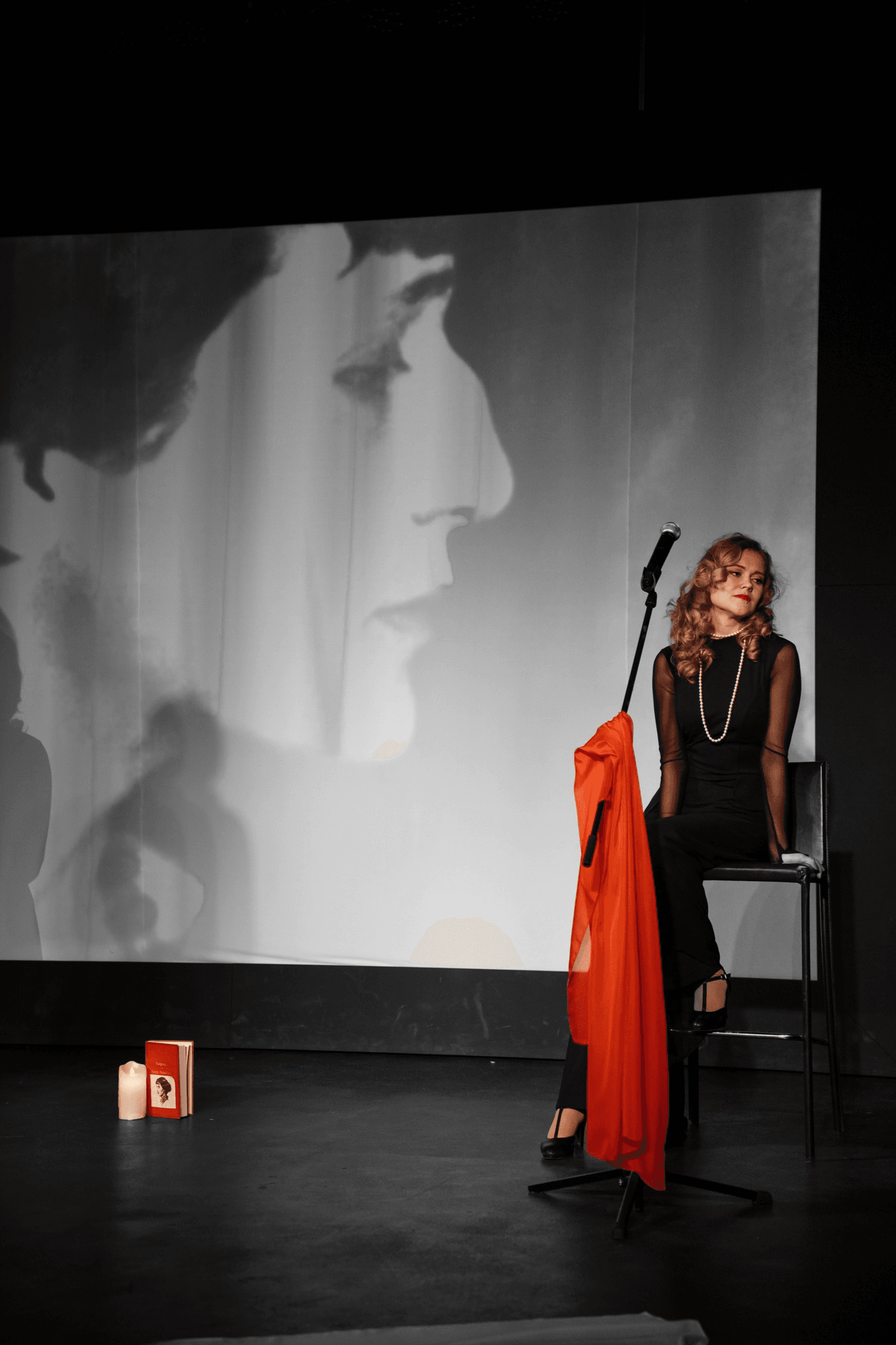 Жизнь, кажется, висит на волоске… (Театр иллюзии. Сцена на Перовской)