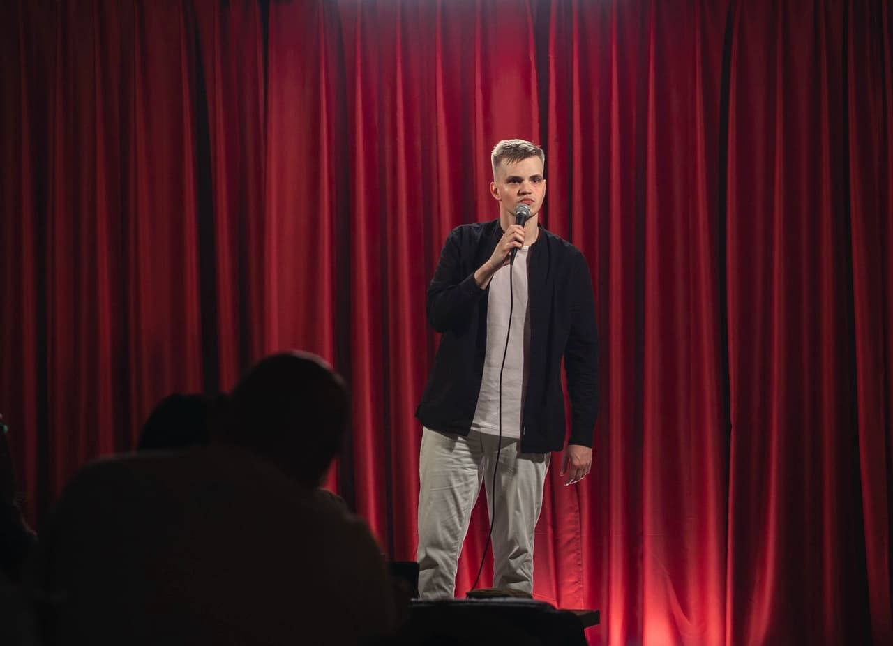 Питерский Stand-up на Белинского (Мансарда Поднебесная)