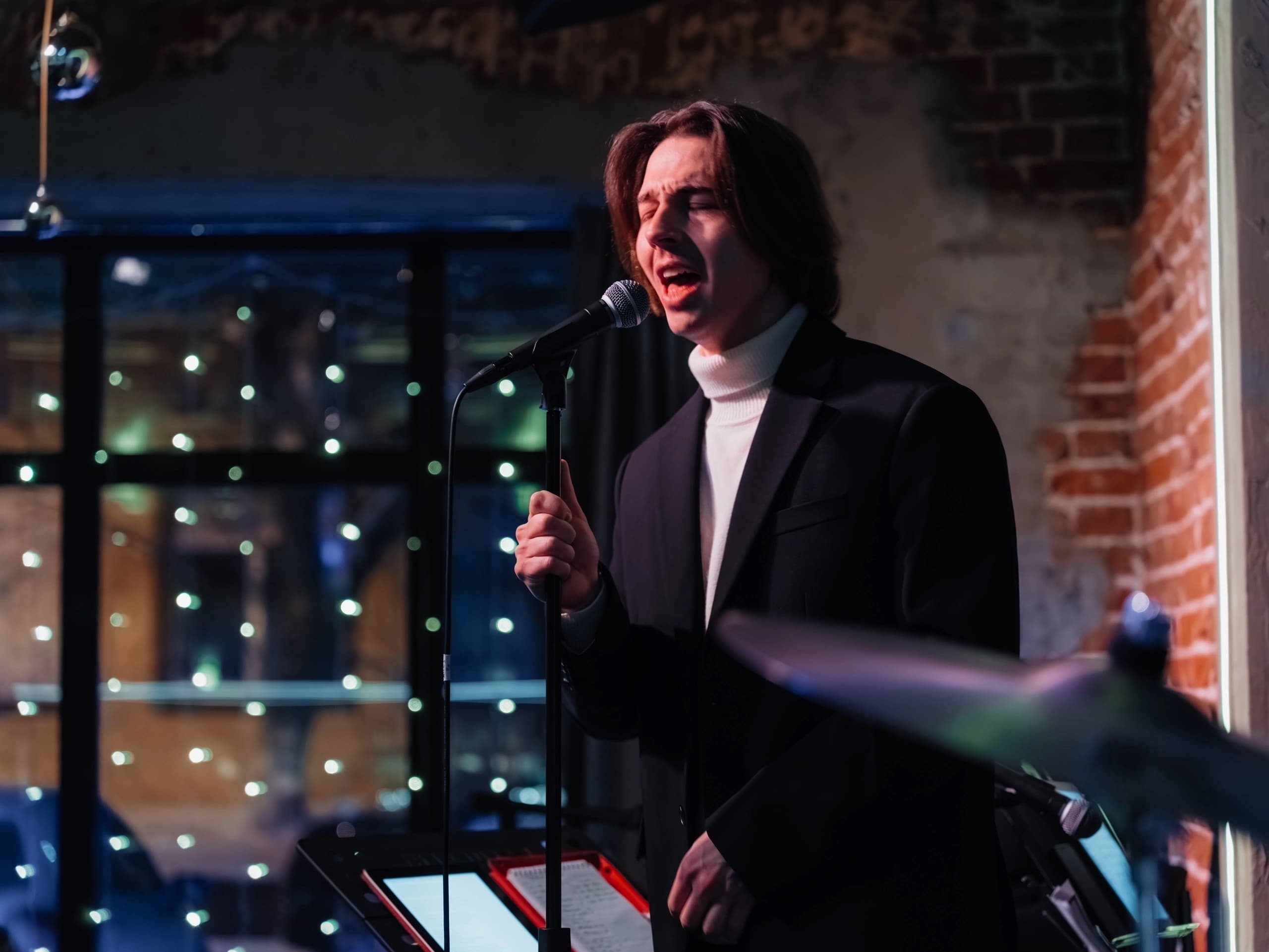 Мировые хиты (ДК «Ровесник»)