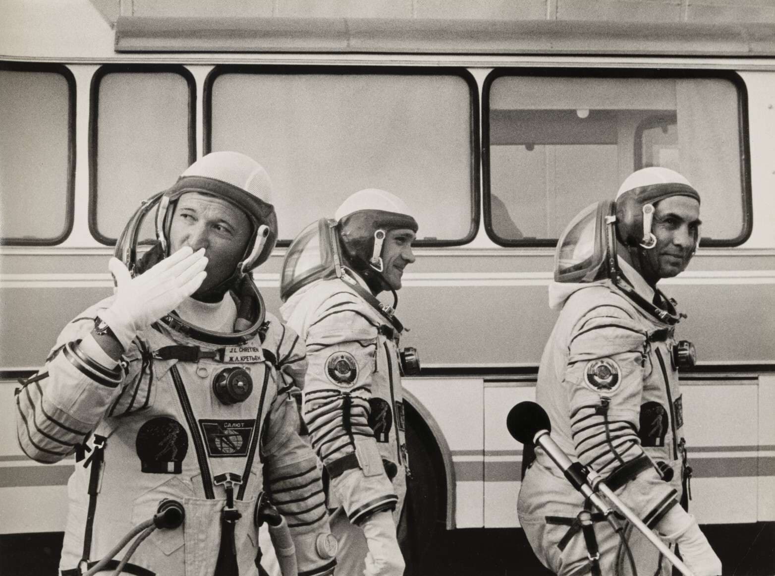 Экскурсия по выставке «Наш космос» (Росфото)