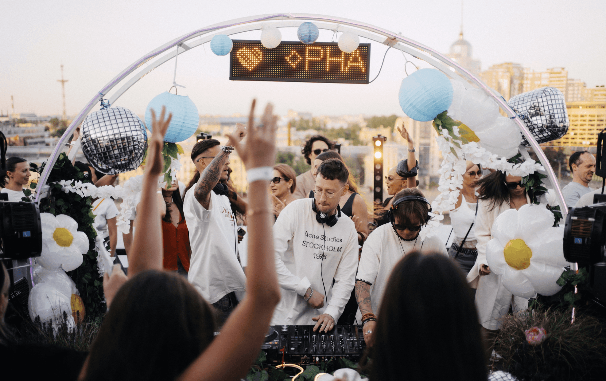 Phagamast Rooftop Daytime (Крыша 18)