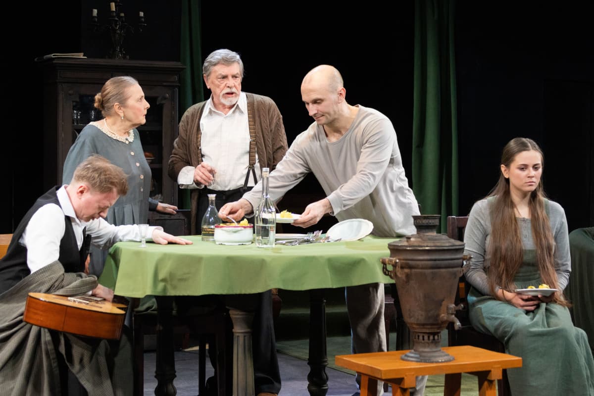 Мещане (Театр им. Ермоловой)