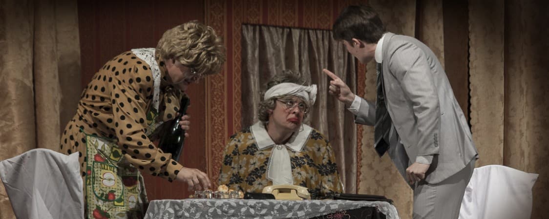 Две сестры (Драматический театр им. Пушкина)