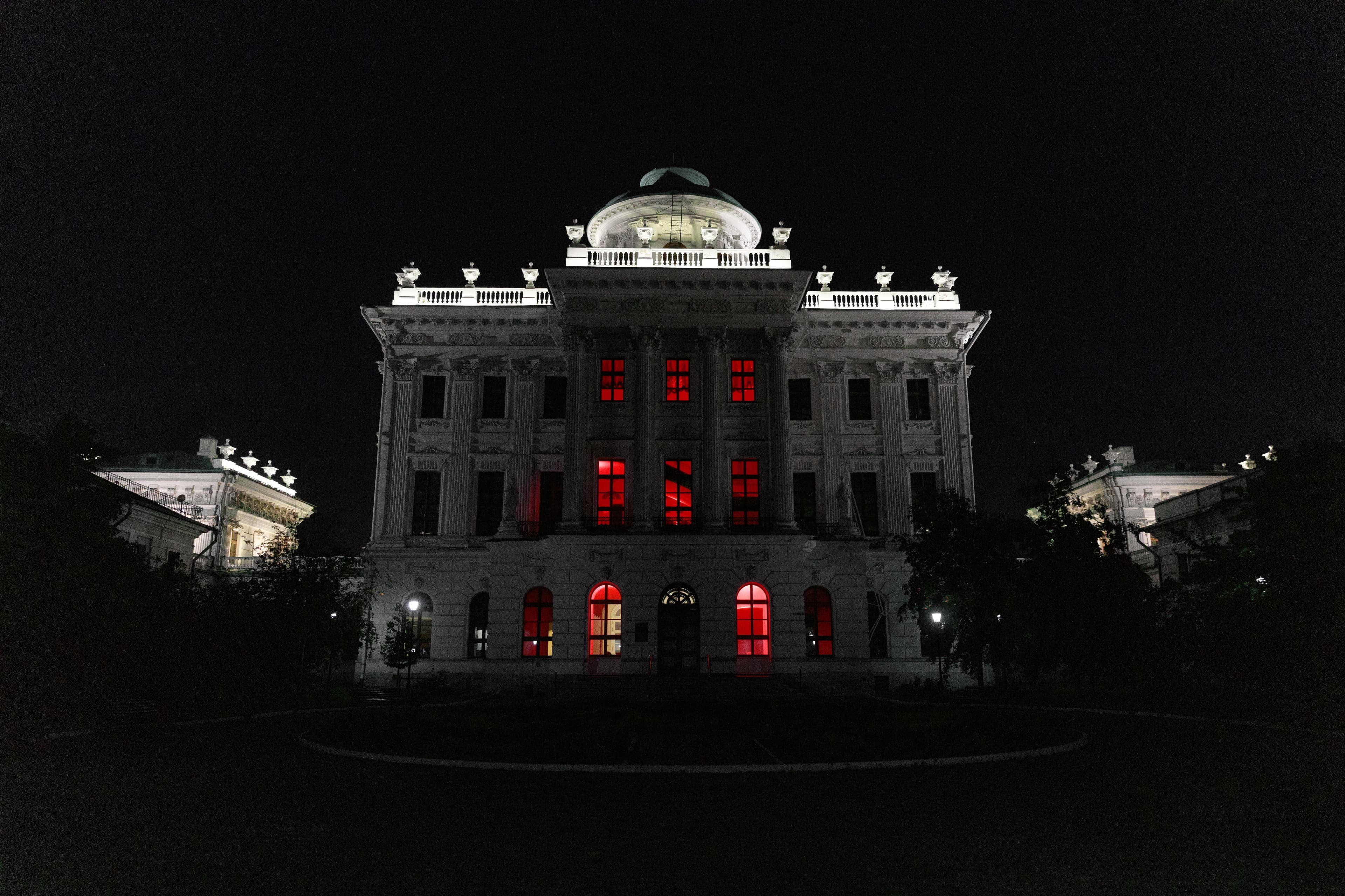 Ночь. Улица. Фонарь. Библиотека (Дом Пашкова)