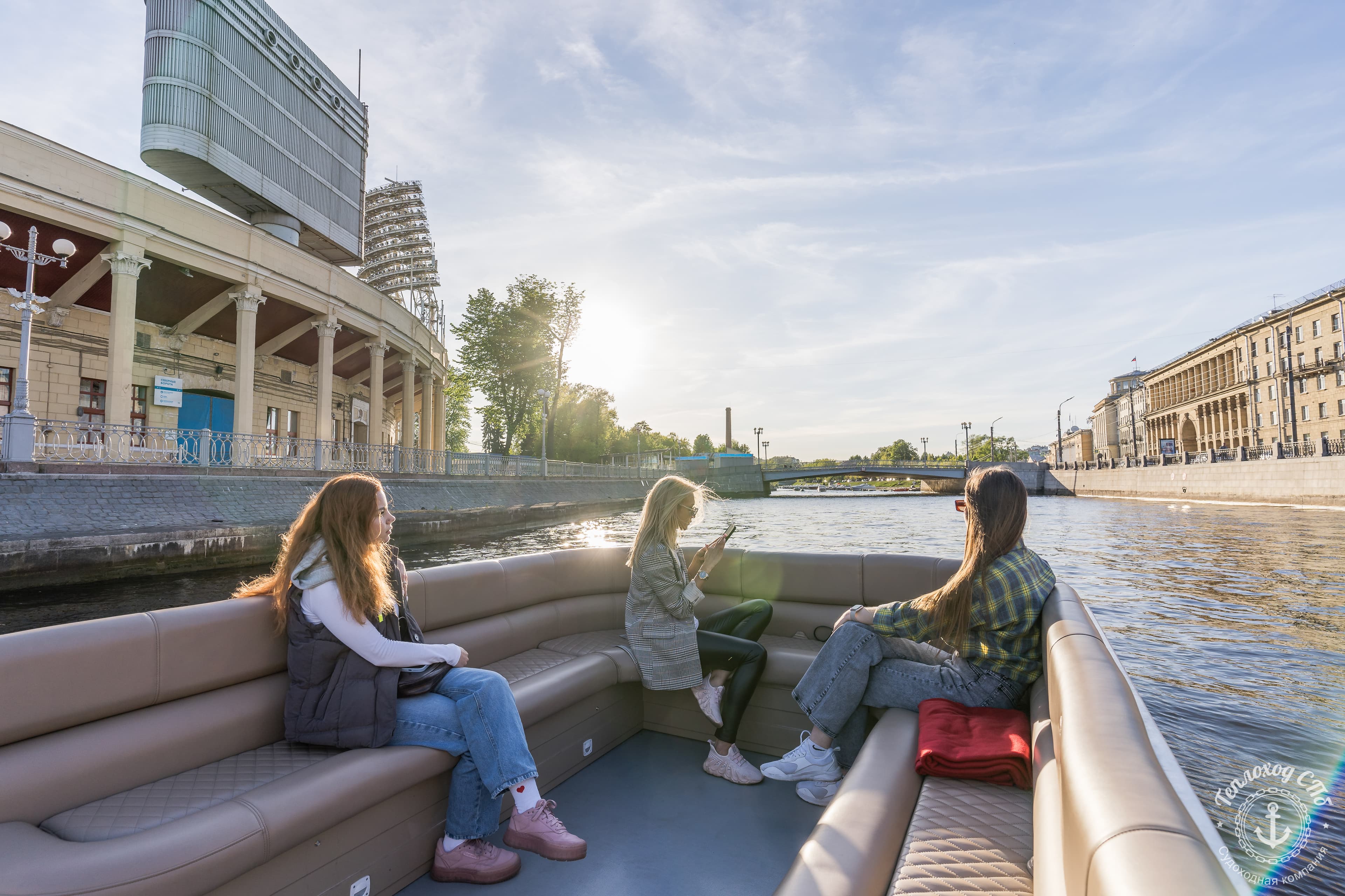 Вдоль Петроградки на катере (Причал «Набережная реки Фонтанки, 71»)