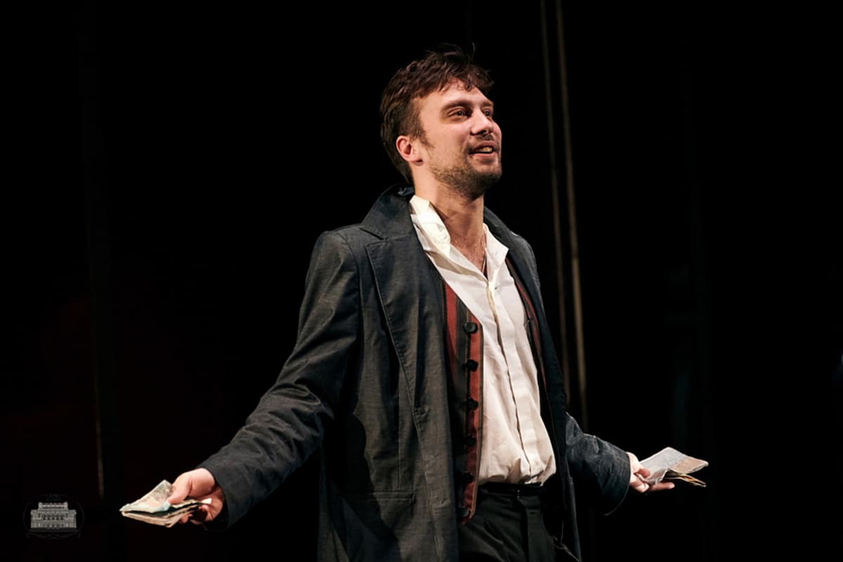 Живой (Драматический театр)