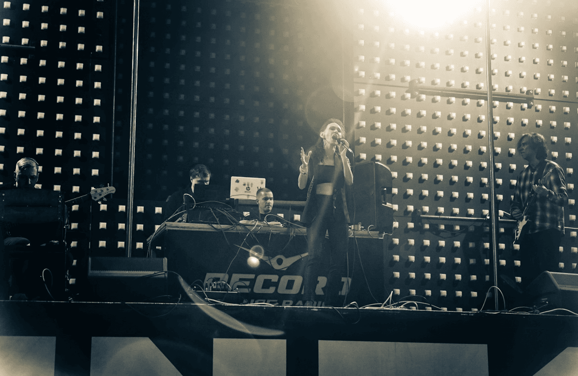 Между мирами (Ангар)