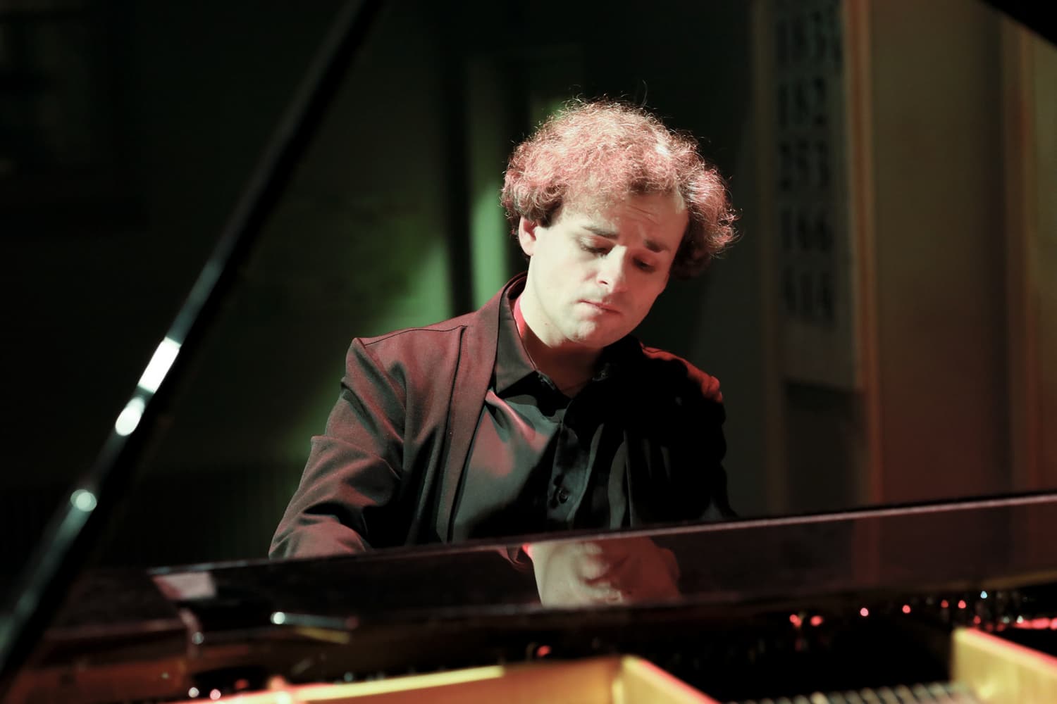 Евгений Савельев. Лодка в океане (Дом Шрёдера)