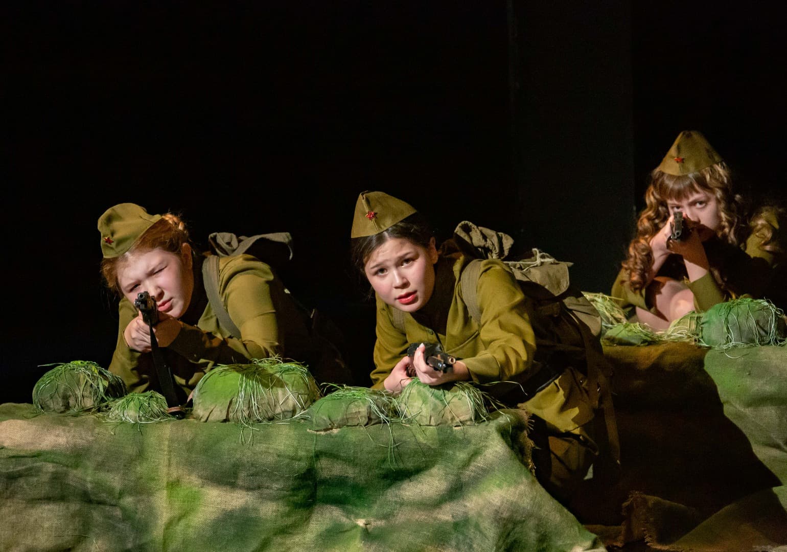 А зори здесь тихие (Русский драматический театр им. Бестужева)