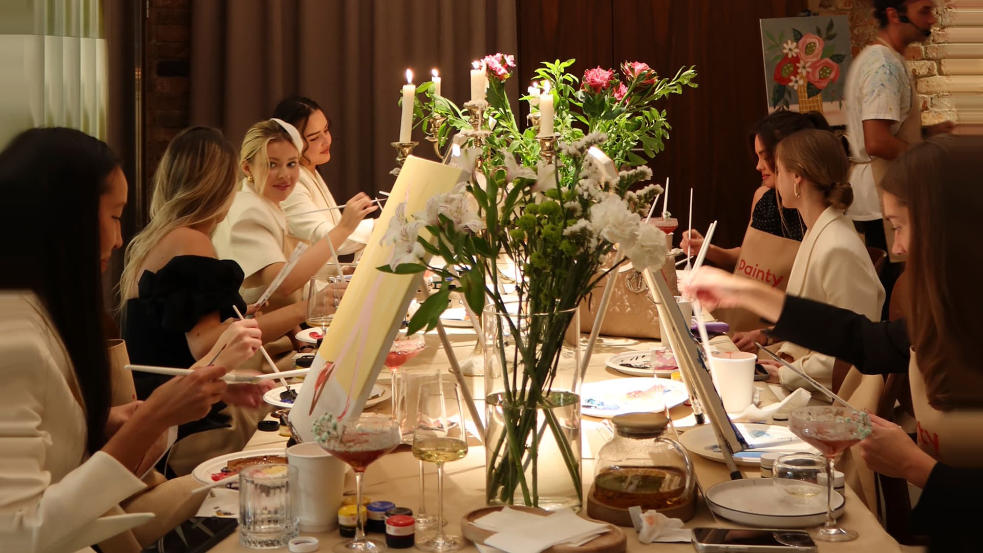 Арт-вечер Painty со свечами и игристым с видом на Театр им. Андрея Миронова (Painty)