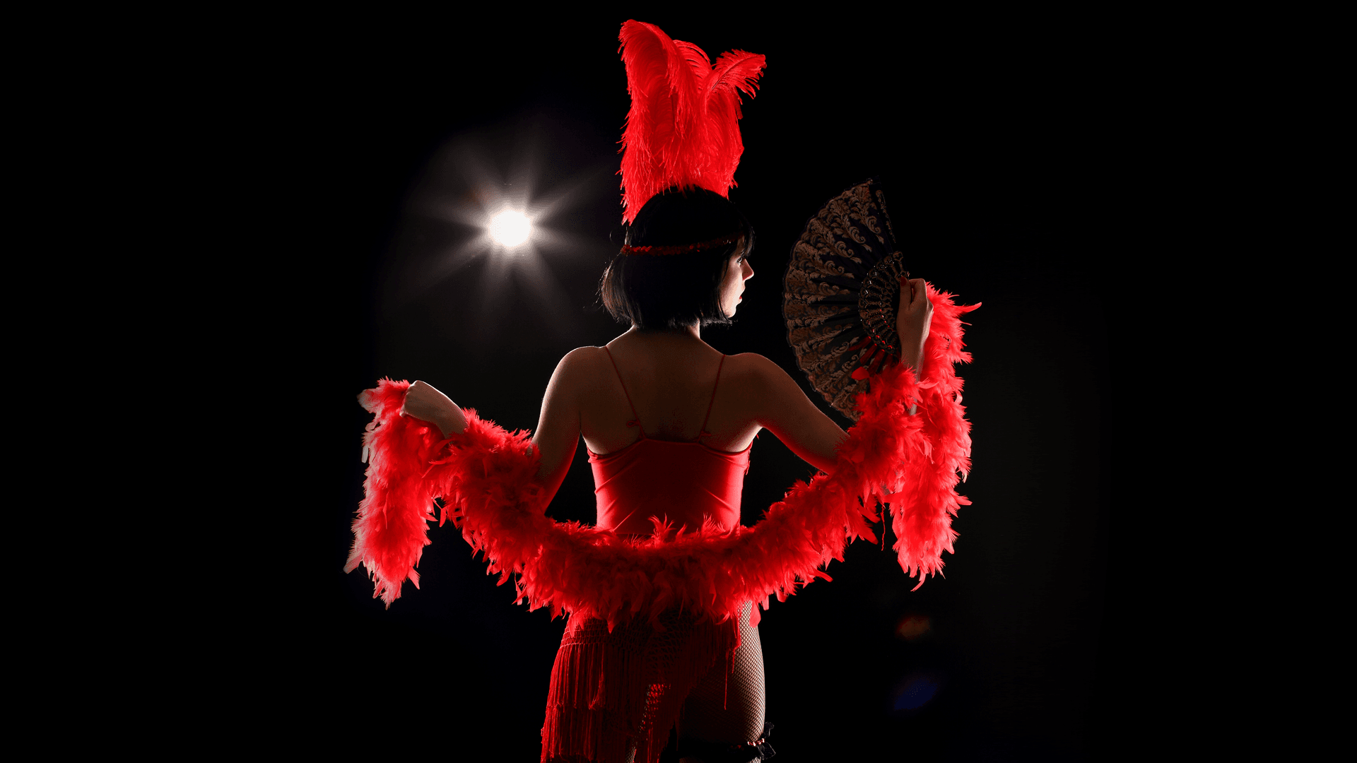 Из России с любовью (Show Must Go On)