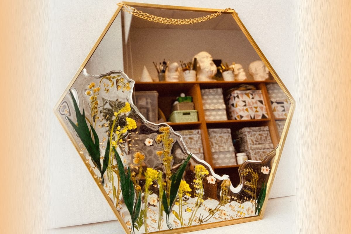 Зеркало с сухоцветами (Культурный центр «Урал»)