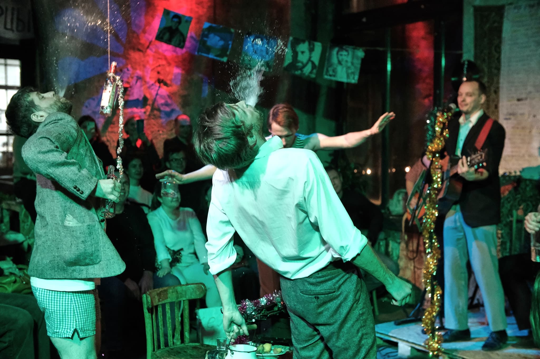 Стыдно быть несчастливым (Невидимый театр)