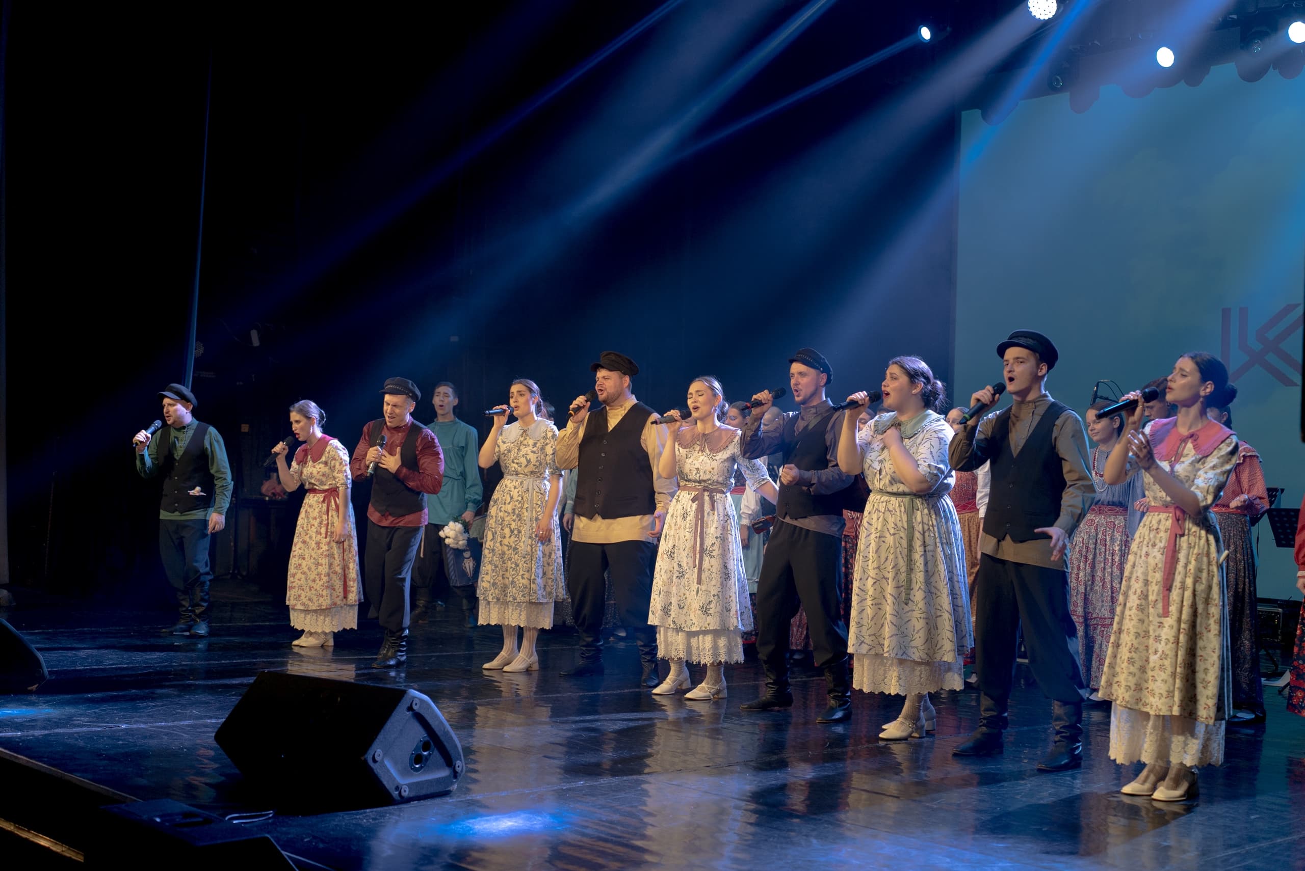 Хоровод дружбы (Институт искусств им. Хворостовского)