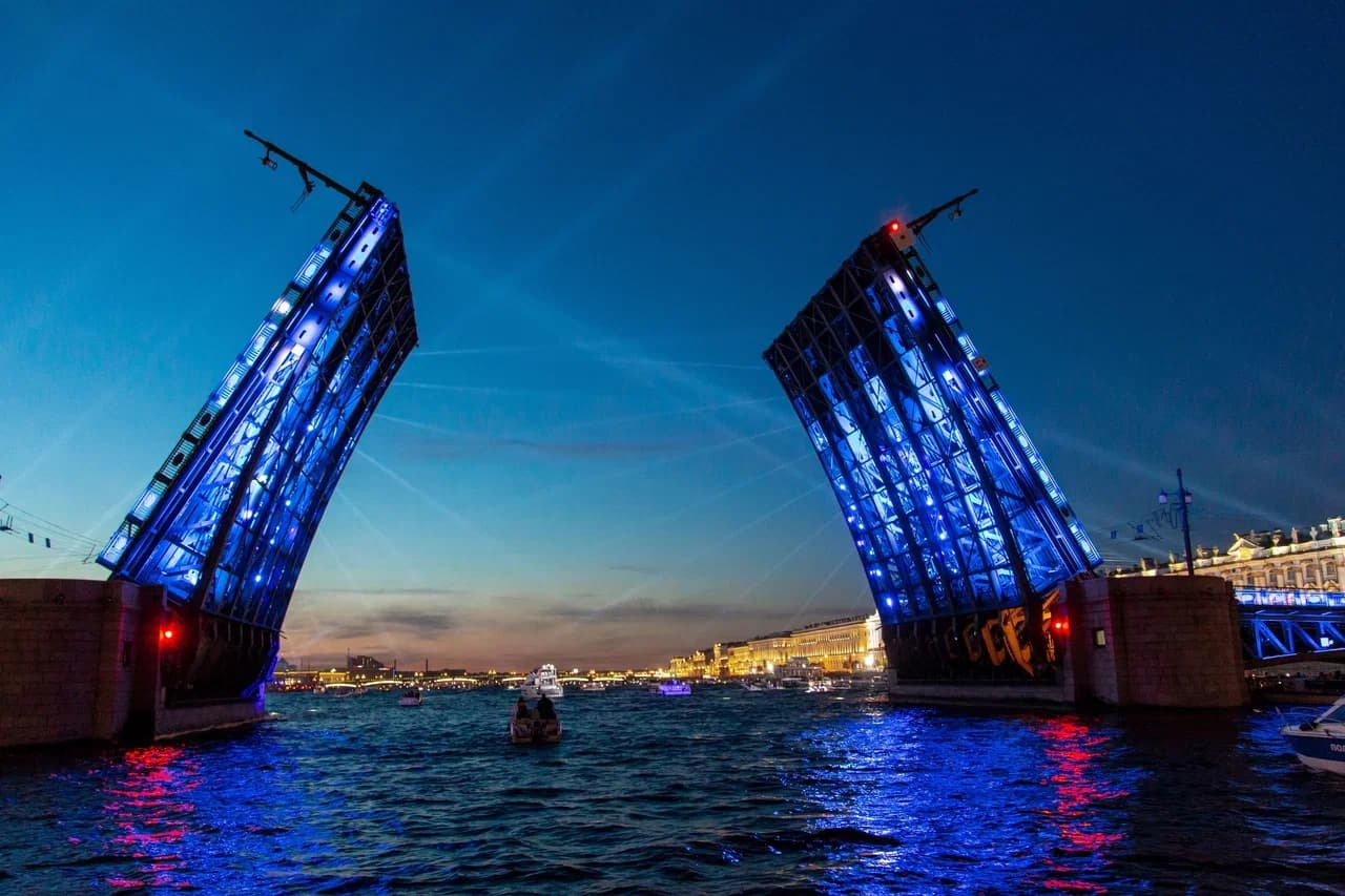 Ночная прогулка на теплоходе. Развод мостов (Причал «Петровский спуск»)