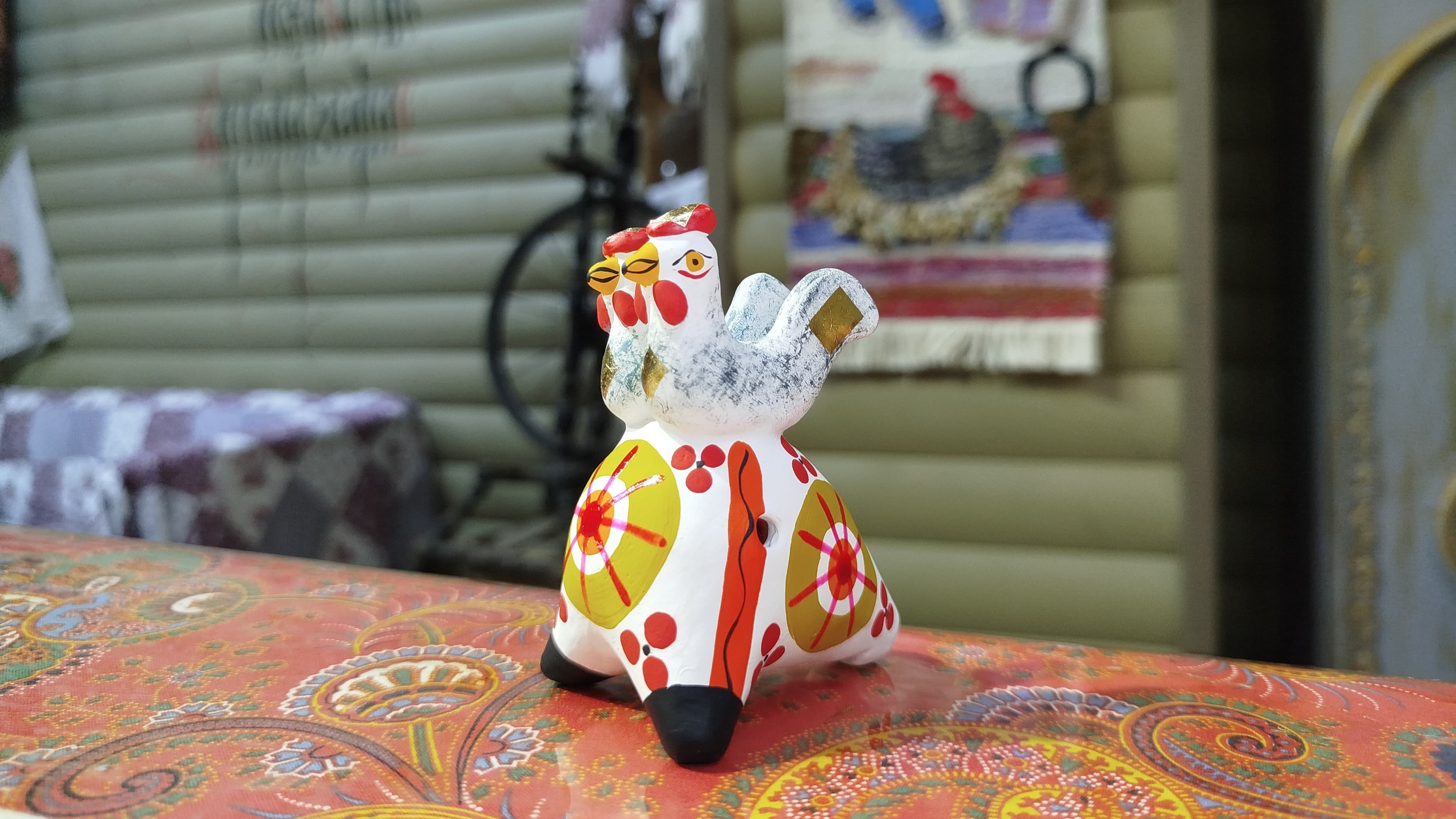 Роспись дымковской свистульки «Петушок и курочка» (Музей истории Хлынова)