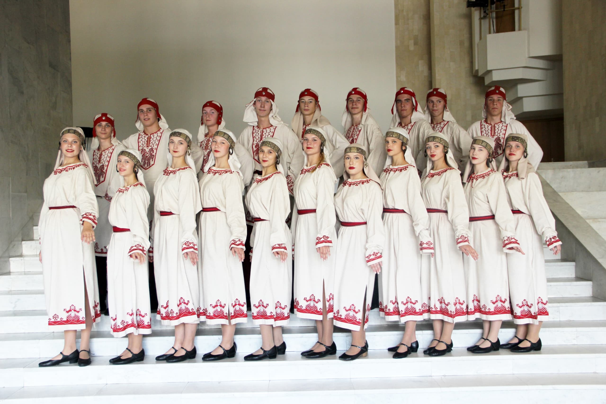 А давайте будем счастливыми (Петровский дворец)