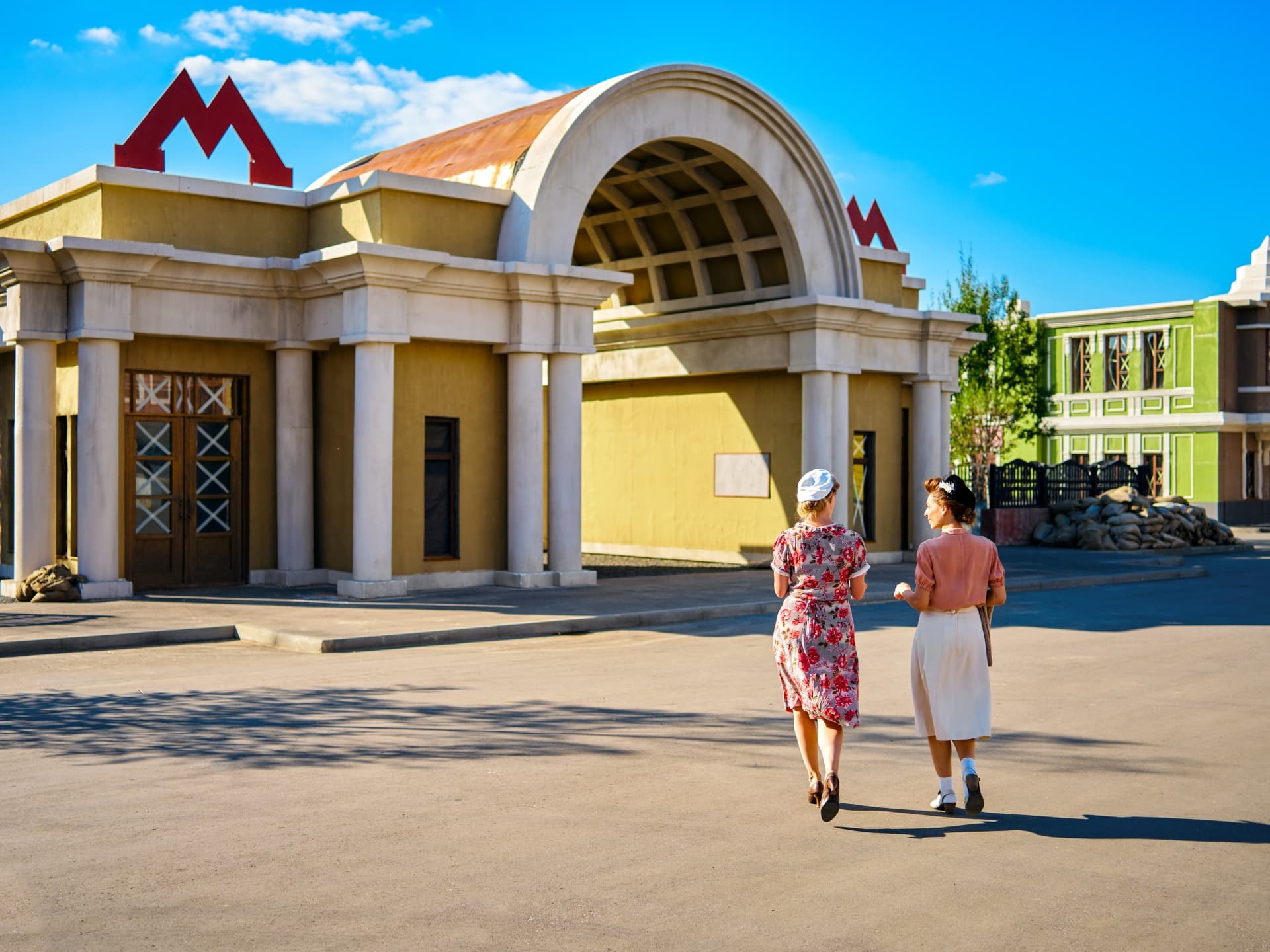 Обзорная автобусная экскурсия по кинопарку «Москино» (Кинопарк Москино (Краснопахорское))