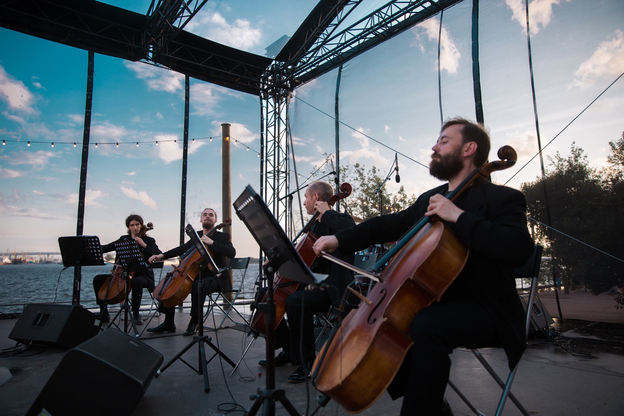 Концерт у моря. Мировые рок-хиты на виолончелях (Набережная Исткабеля)