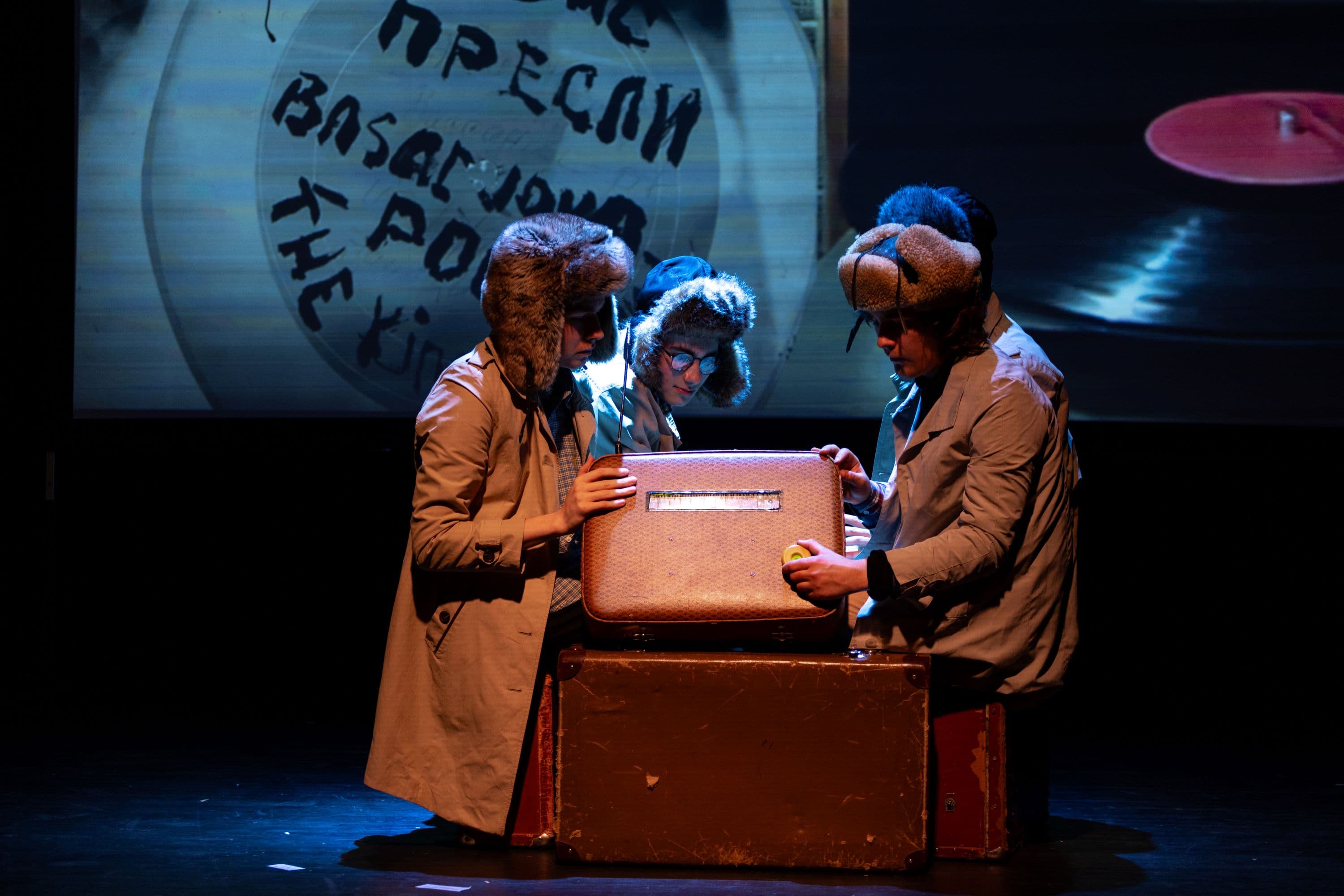 15 старых чемоданов и одна страна (Новая сцена Александринского театра)