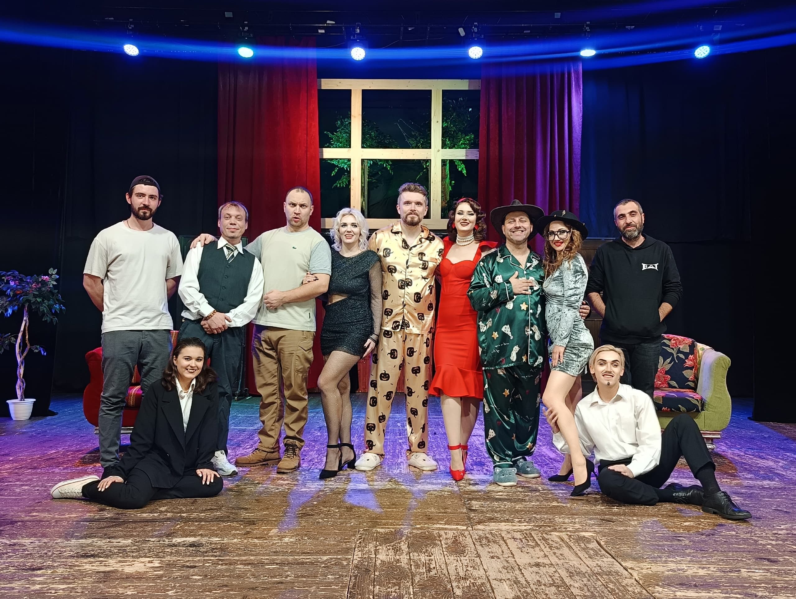 Играем в дружную семью, или Гарнир по-французски (Молодёжный театр «ВДТ» (Волжский))