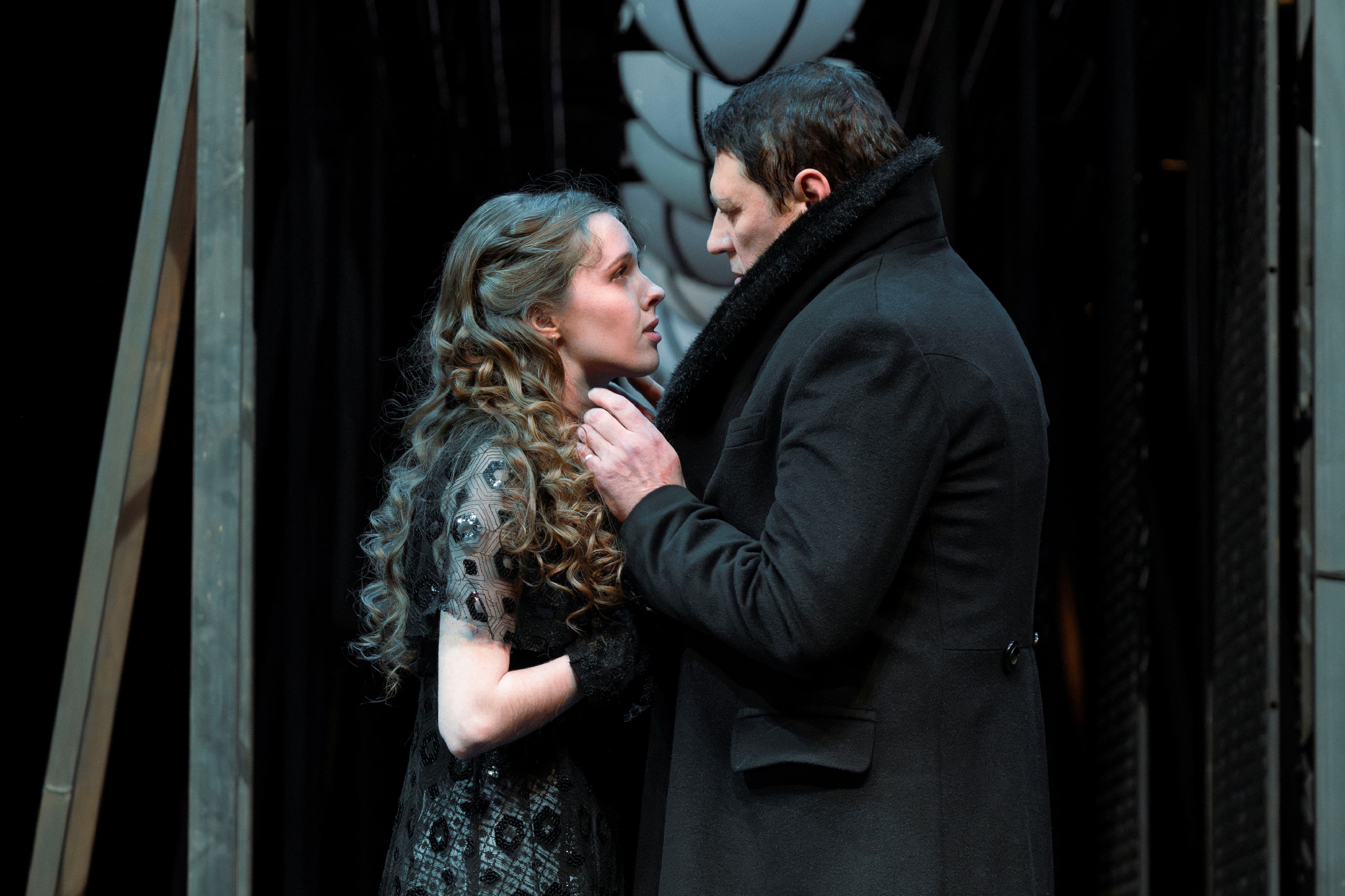 Маскарад (Красный факел)