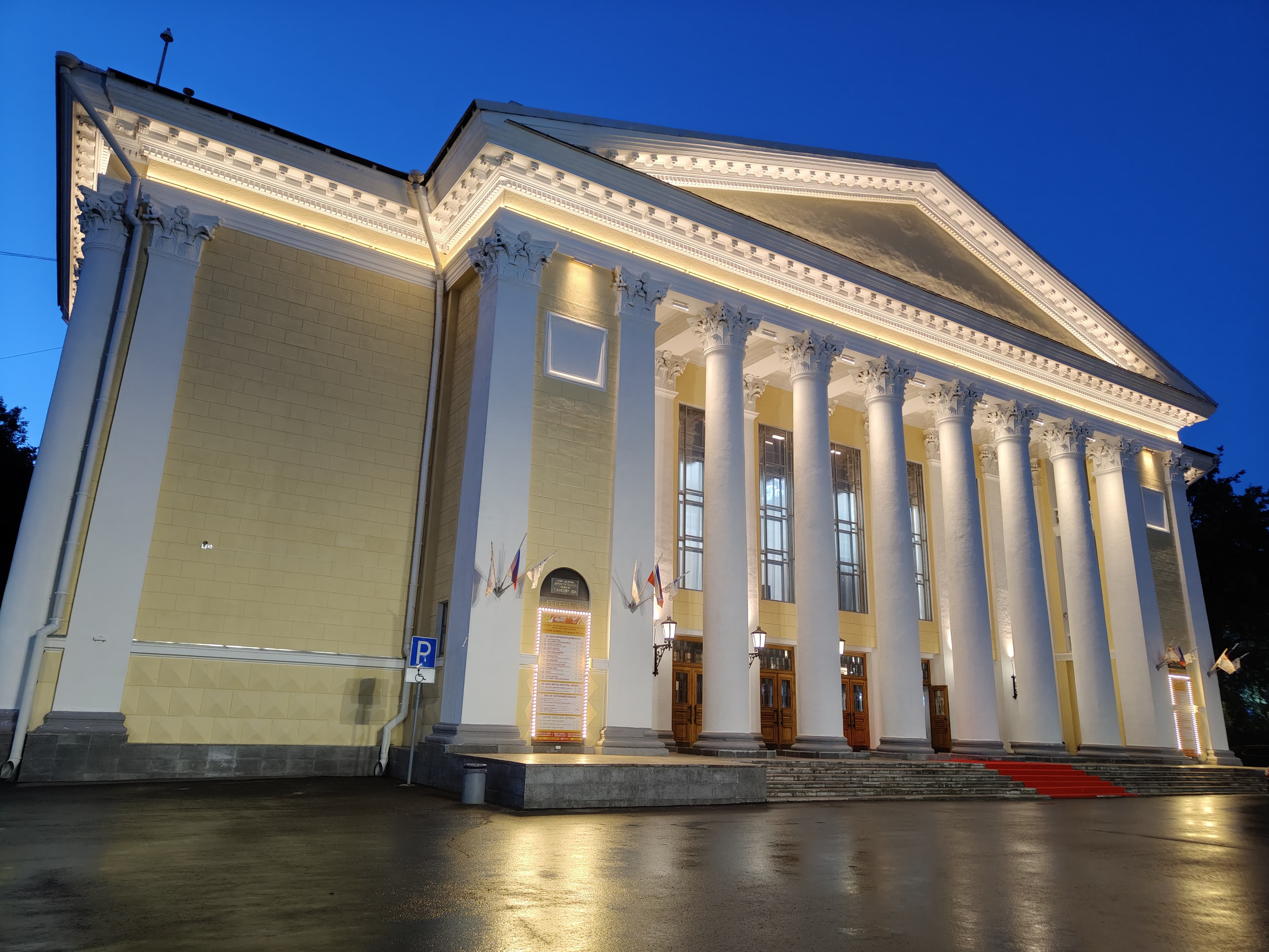 В сердце города. В сердцах зрителей! (Драматический театр им. Кирова)