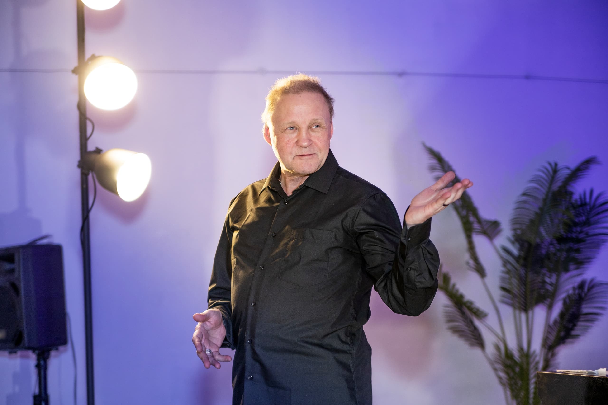 Тени времени. Душевные песни в авторских импровизациях на рояле и синтезаторе (Музей ностальгии)