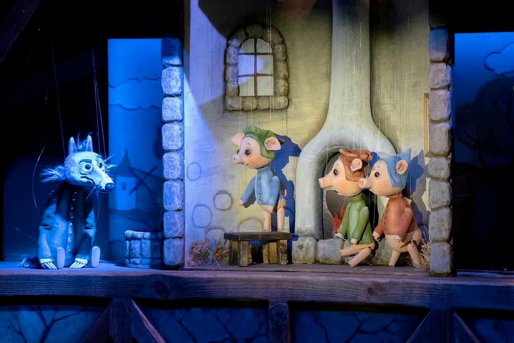 Три поросёнка (Театр кукол)