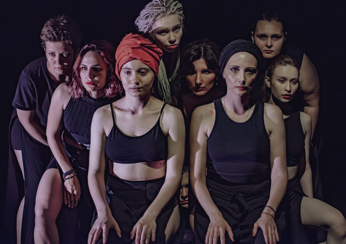 Старуха Изергиль (Человек в кубе)