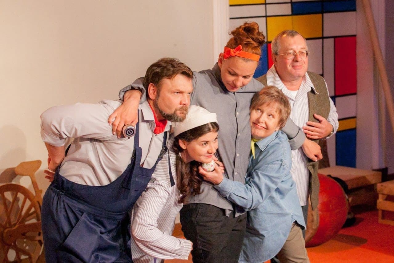 Папа, мама, бабушка и восемь детей в Дании (Театр юного зрителя)