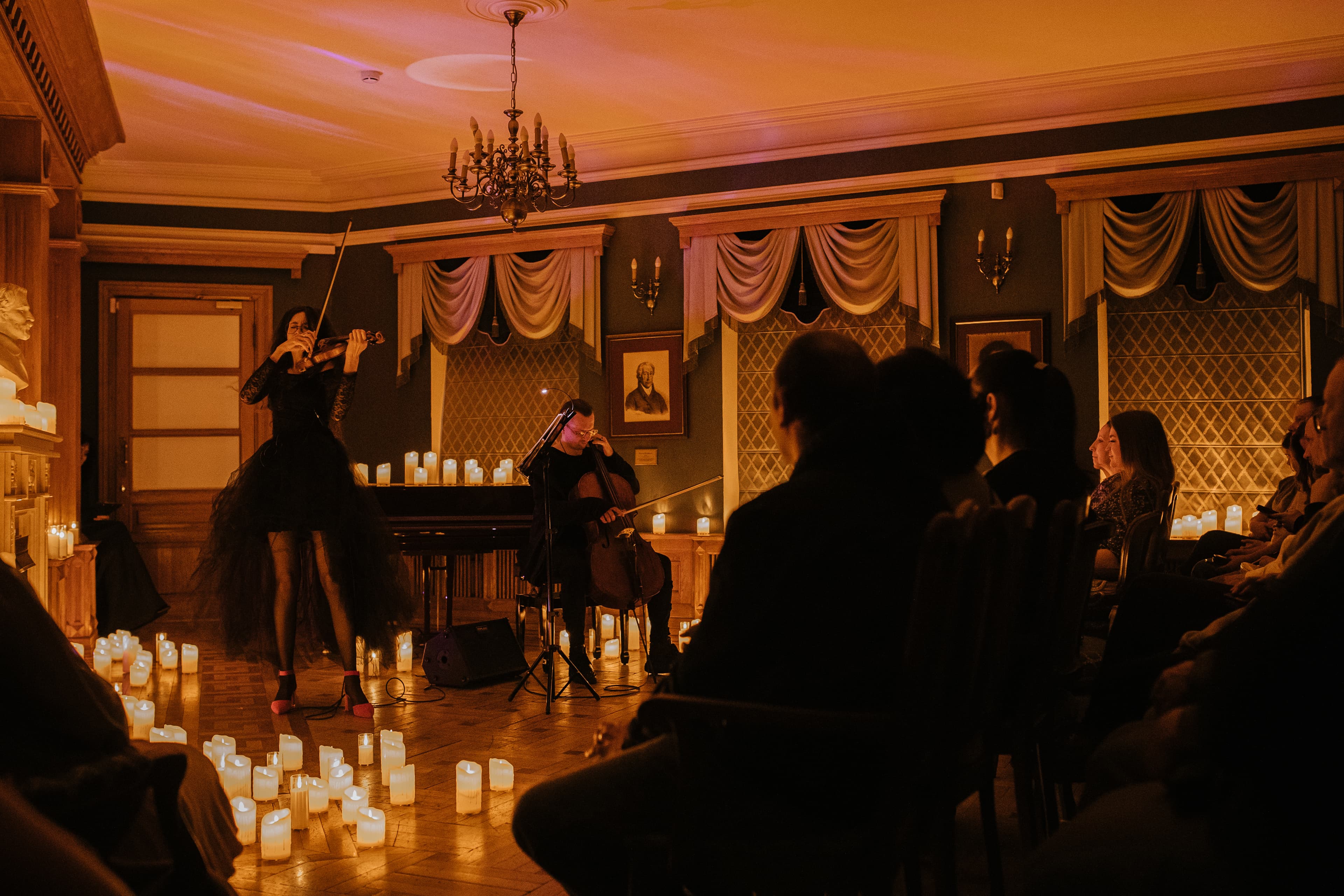 Столкновение эпох: классика и рок при свечах (Библиотека-читальня им. Тургенева)