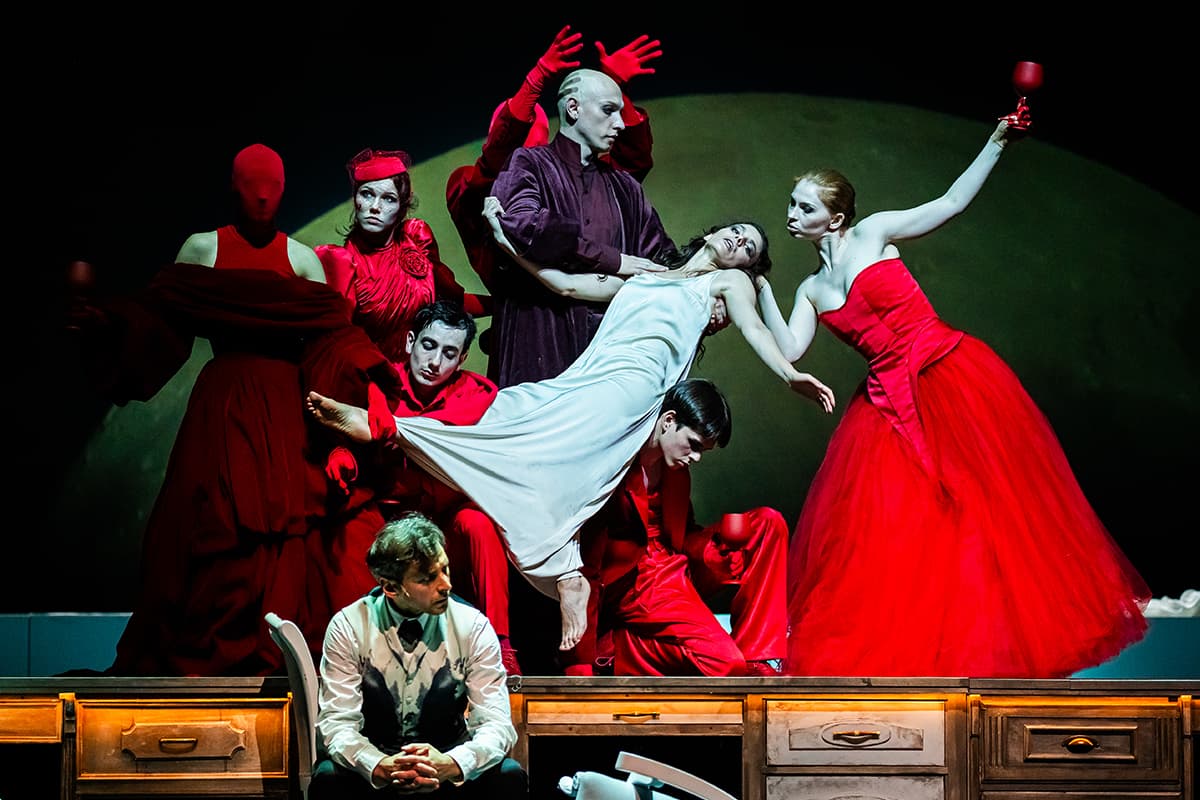 Дракула (Свердловский театр драмы)