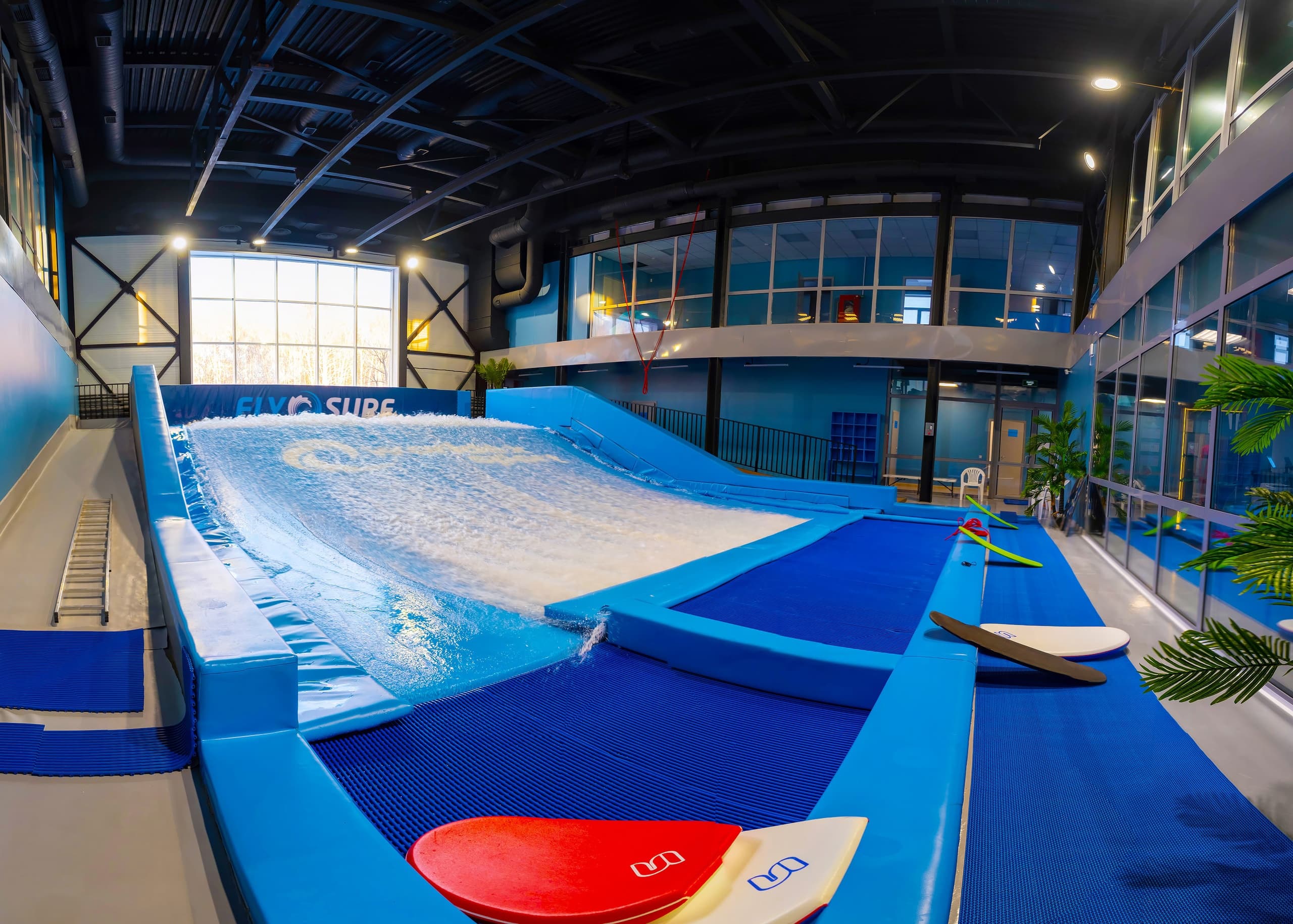 Сёрфинг на искусственной волне (FlySurf)