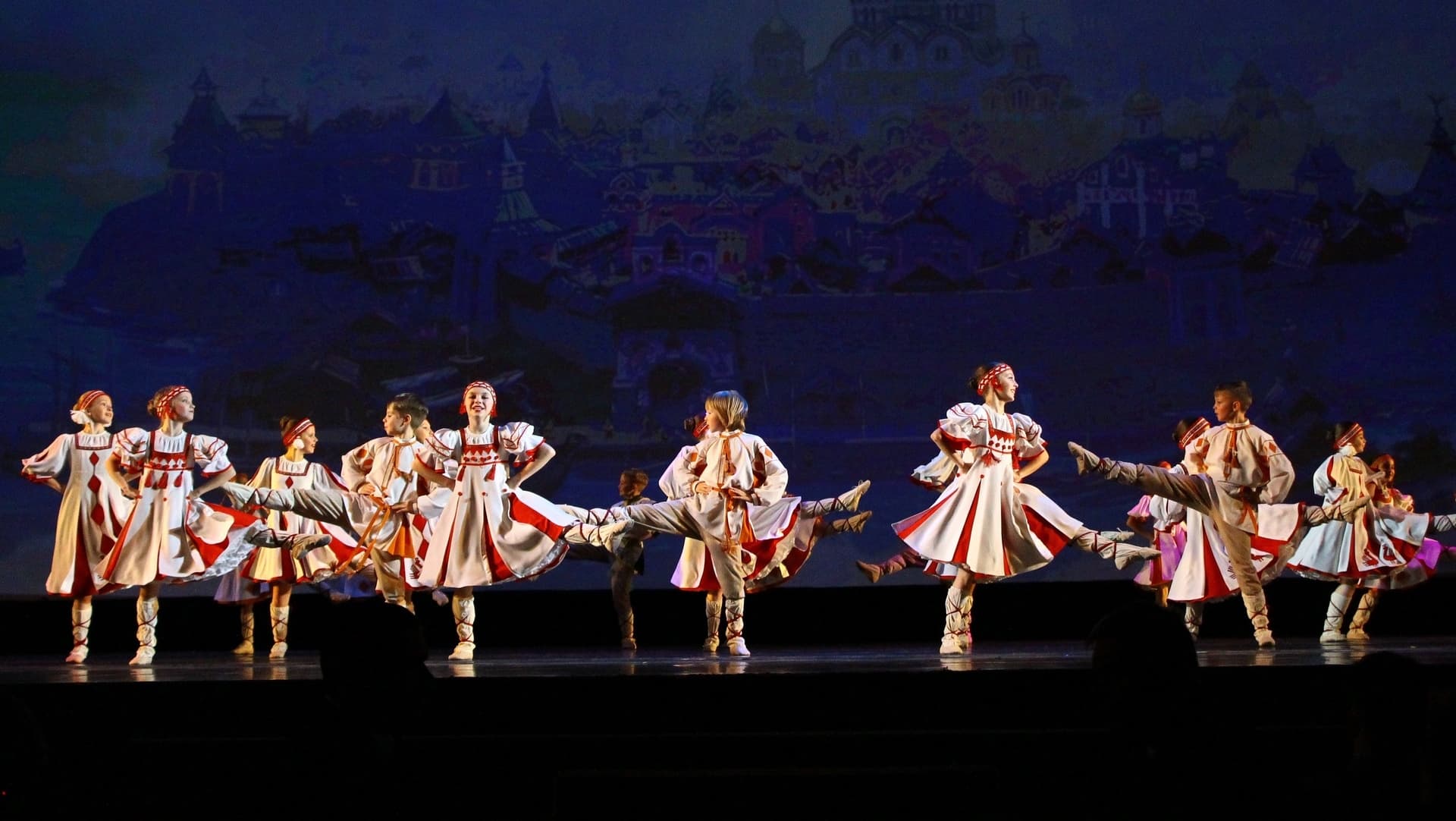 Танцует «Юный Ленинградец» (БКЗ «Октябрьский»)