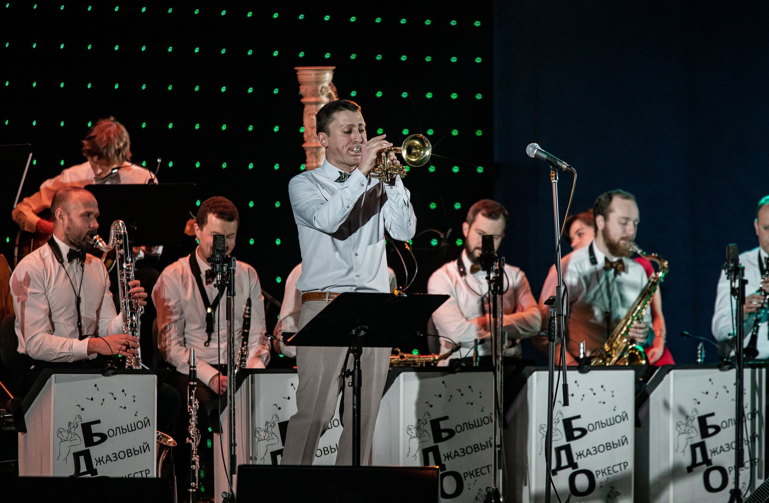 Воскресный бранч с джазовым ансамблем Петра Востокова (Эссе)