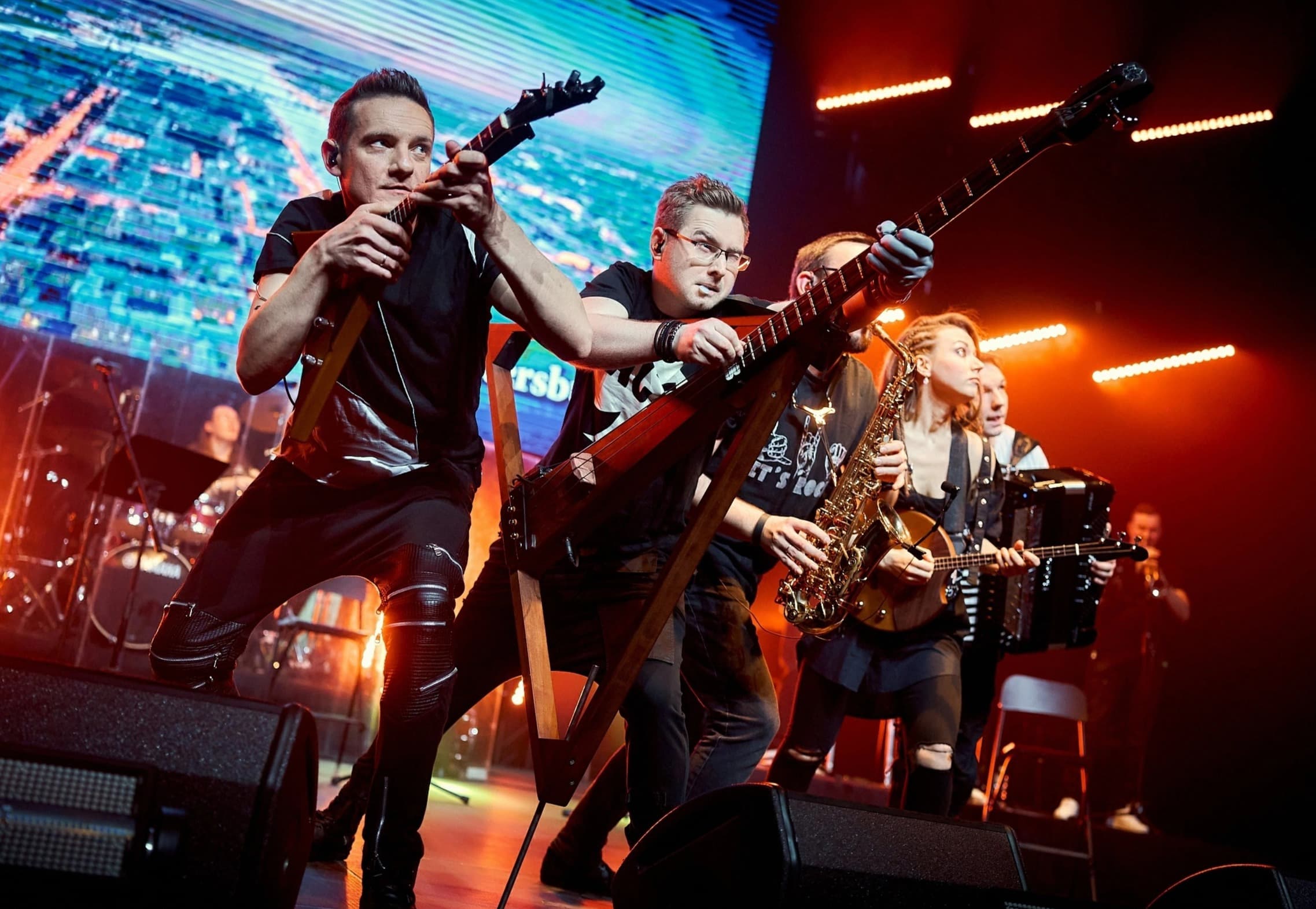 Новогодняя дискотека с Bis-Quit Band: Хиты 80-х, 90-х, 2000-х (Космонавт)