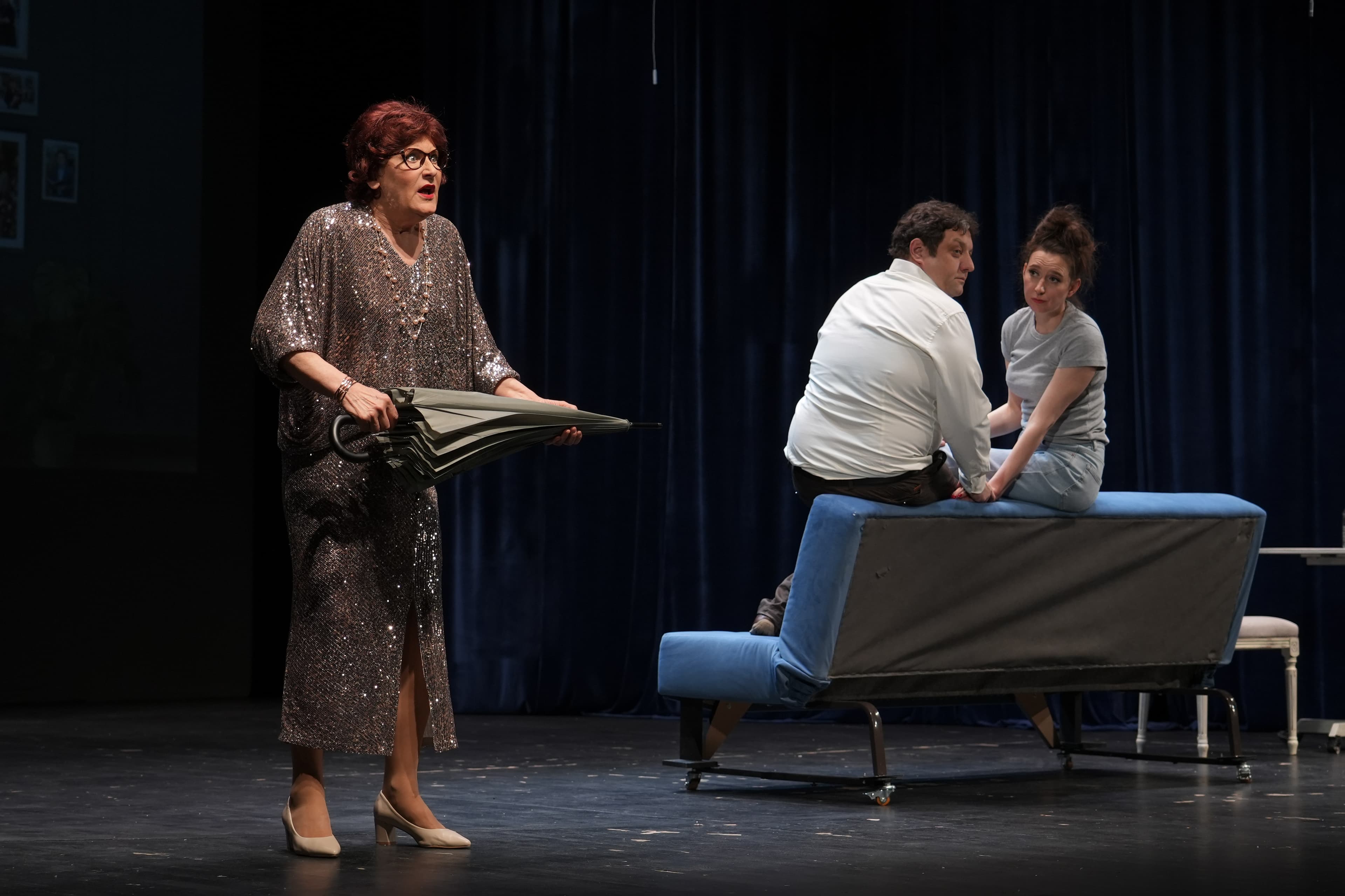 Шесть блюд из одной курицы (Зимний театр)