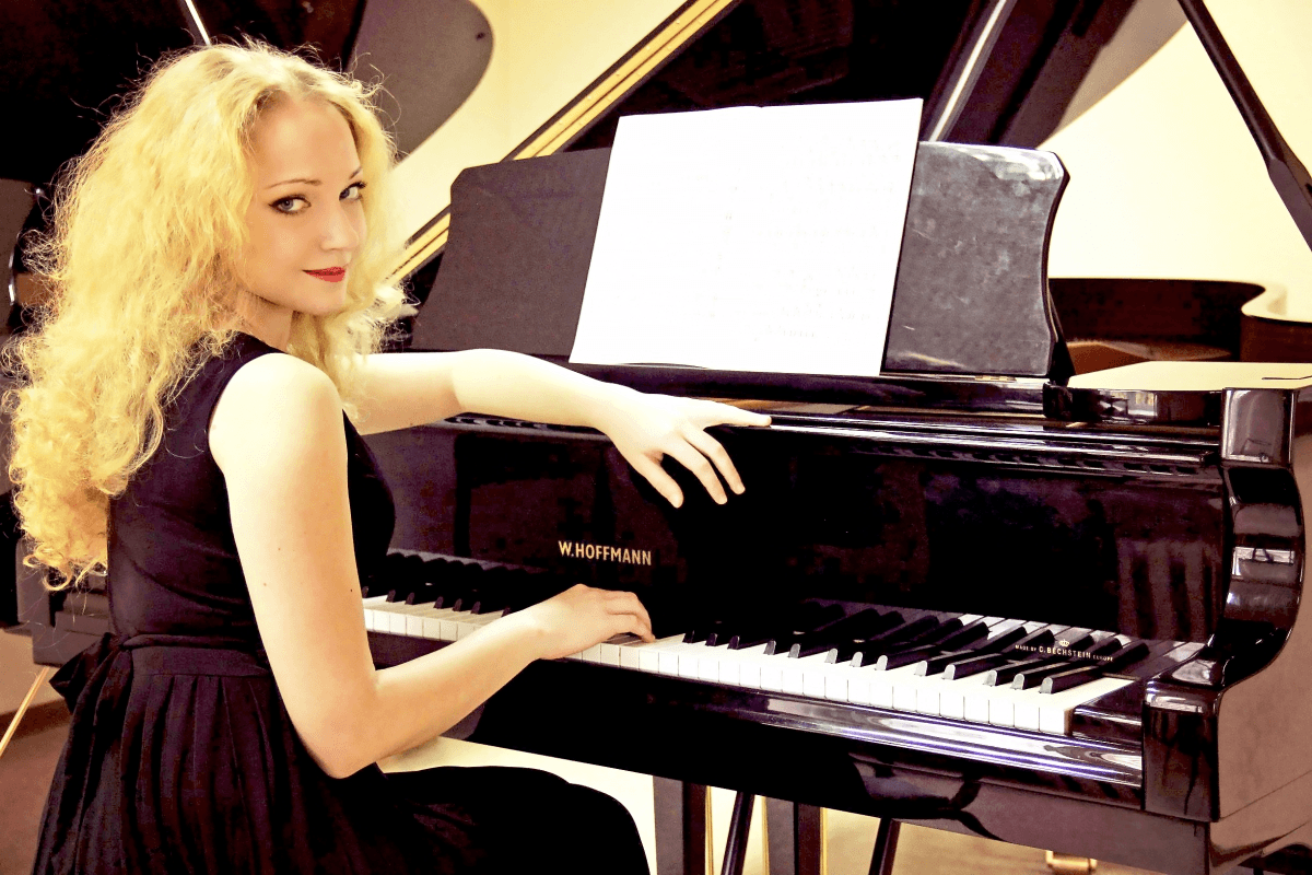 Салоны с историей: Нувеллистъ № 8. Докъ: царский и советский паспорт, документы 19 века (Музей ностальгии)